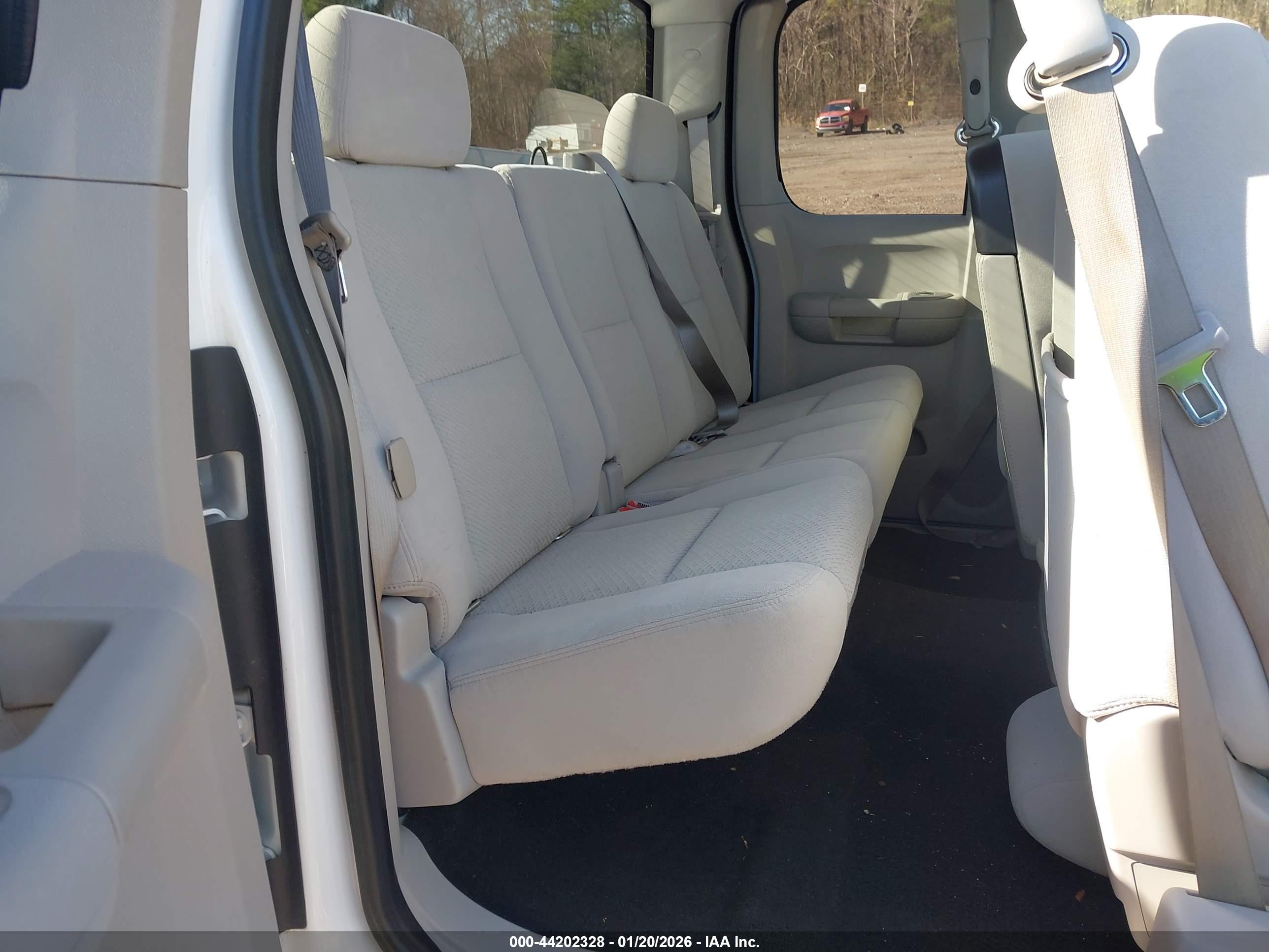 CHEVROLET SILVERADO image 8