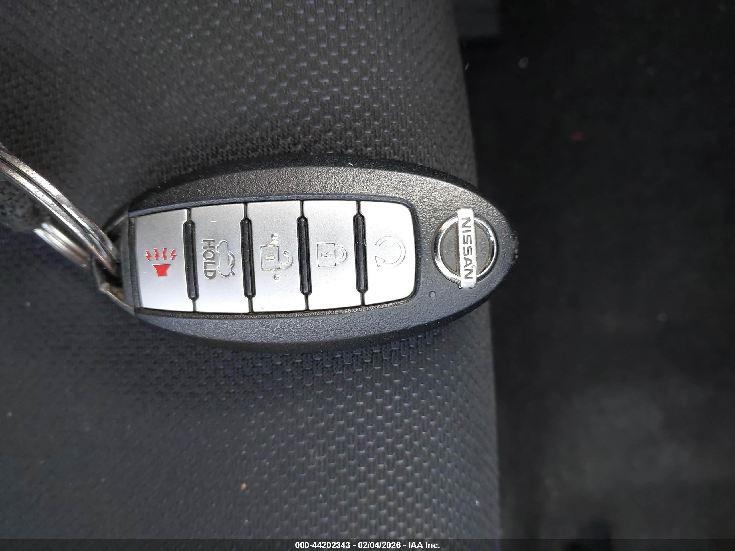 NISSAN MAXIMA image 11