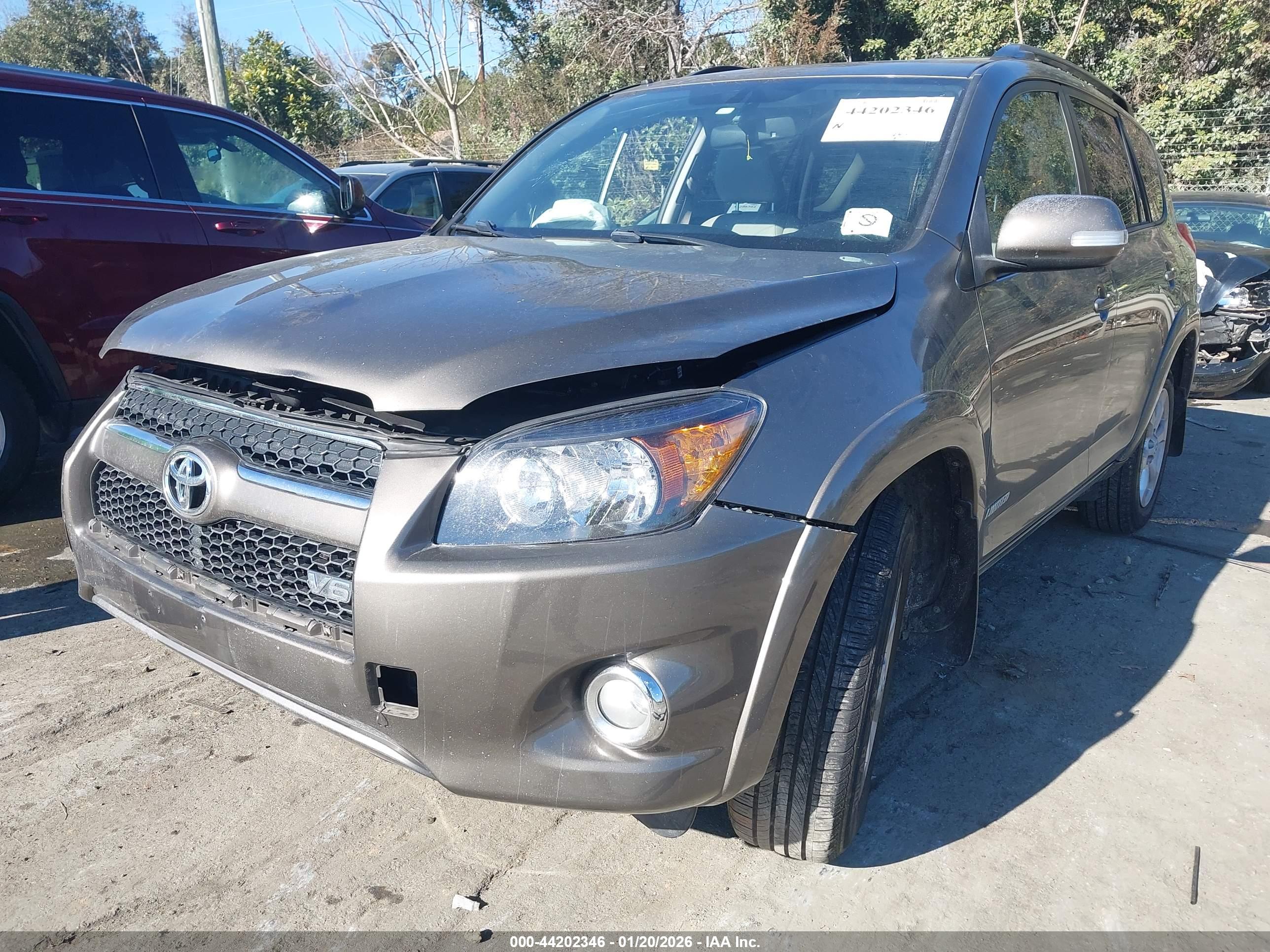 TOYOTA RAV4 image 2