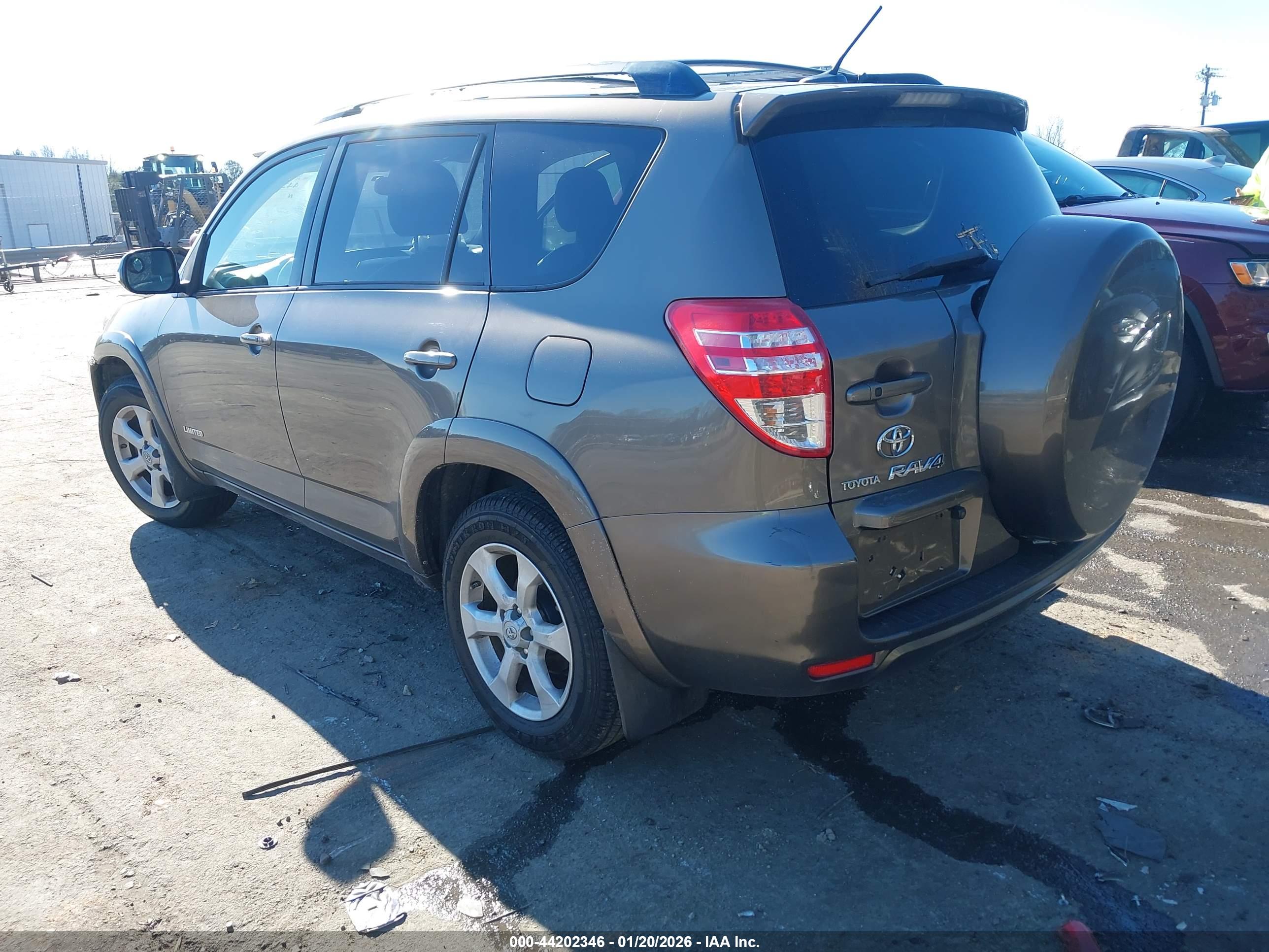 TOYOTA RAV4 image 3