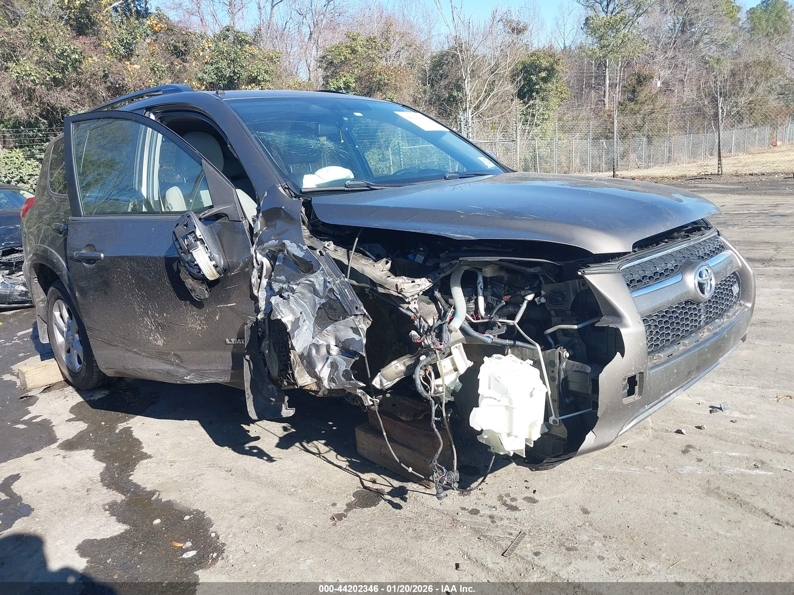 TOYOTA RAV4 image 6