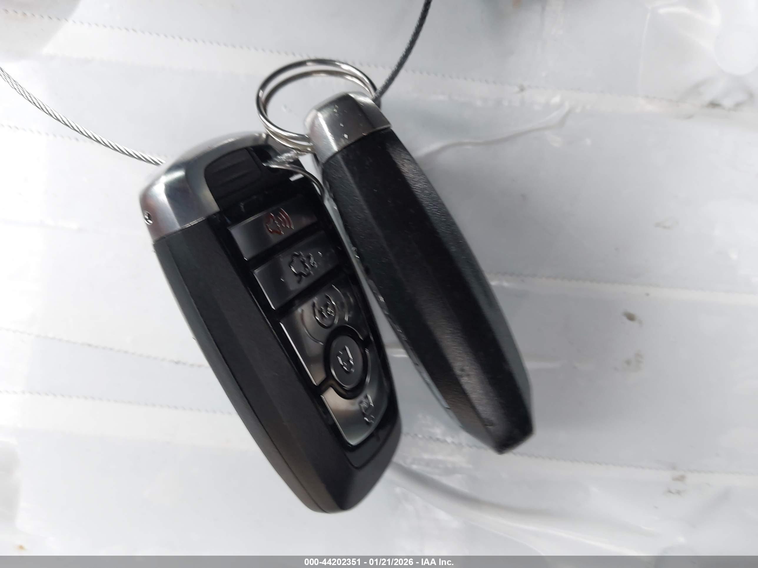 FORD FUSION image 11