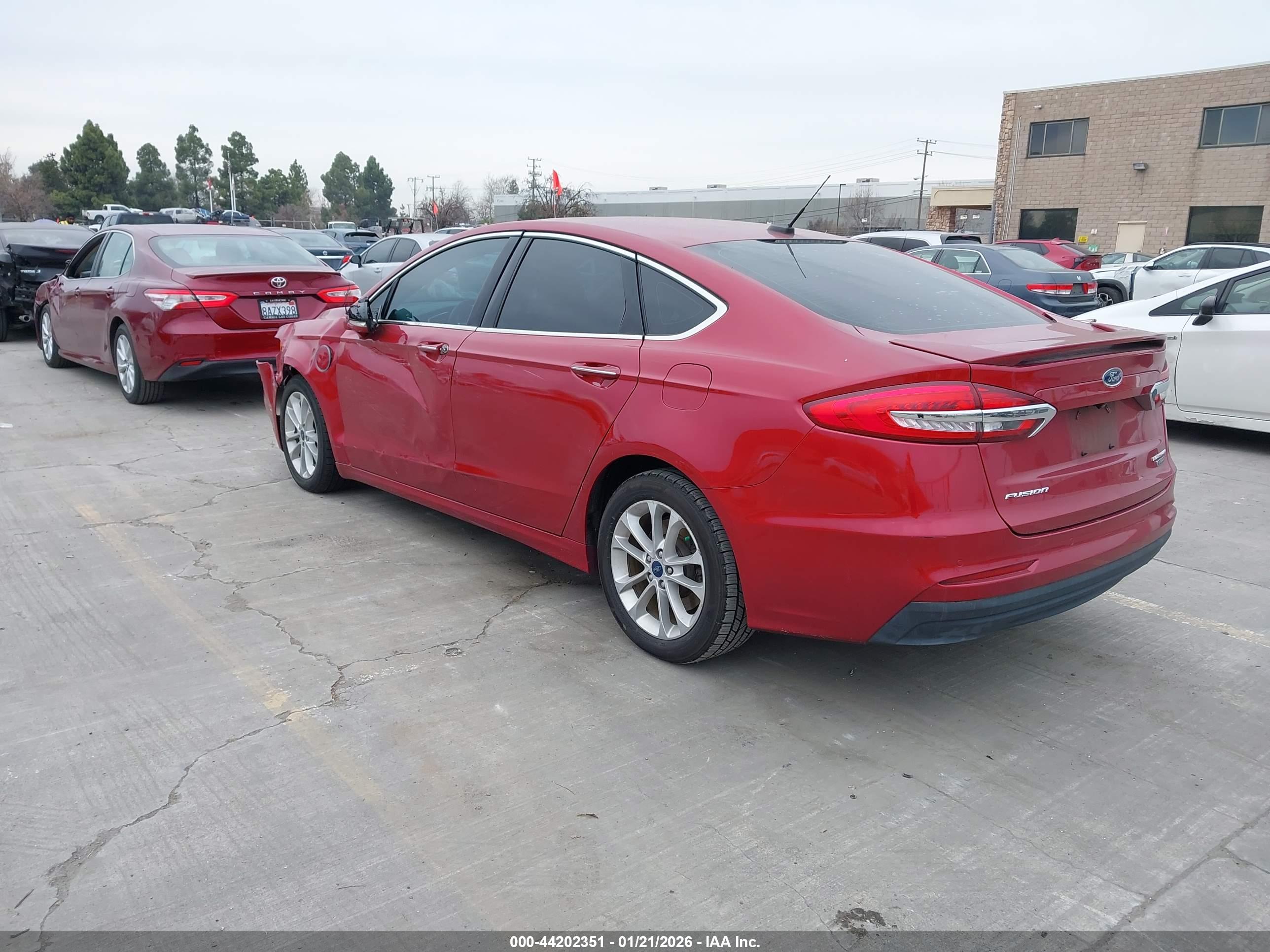 FORD FUSION image 3