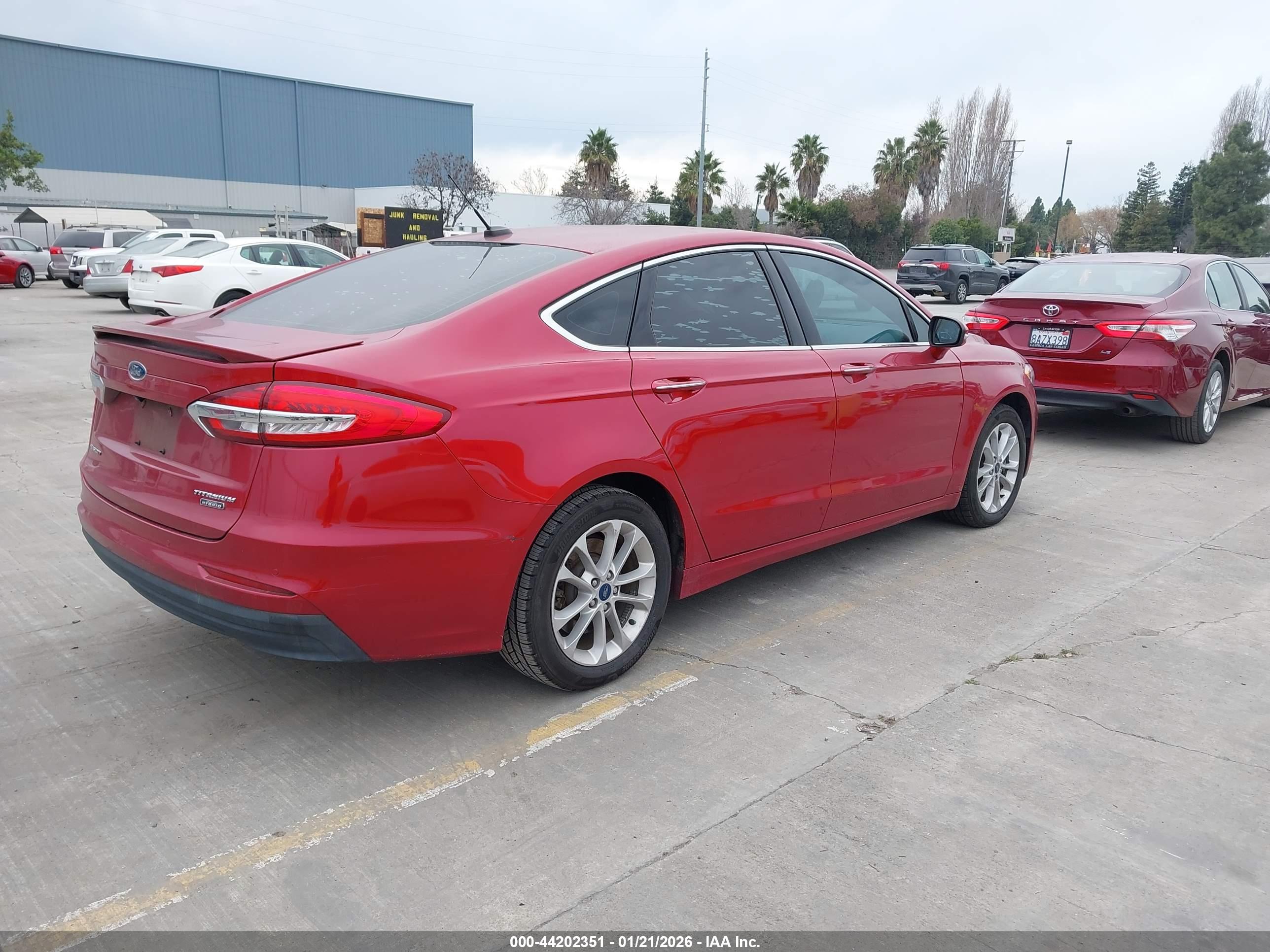 FORD FUSION image 4