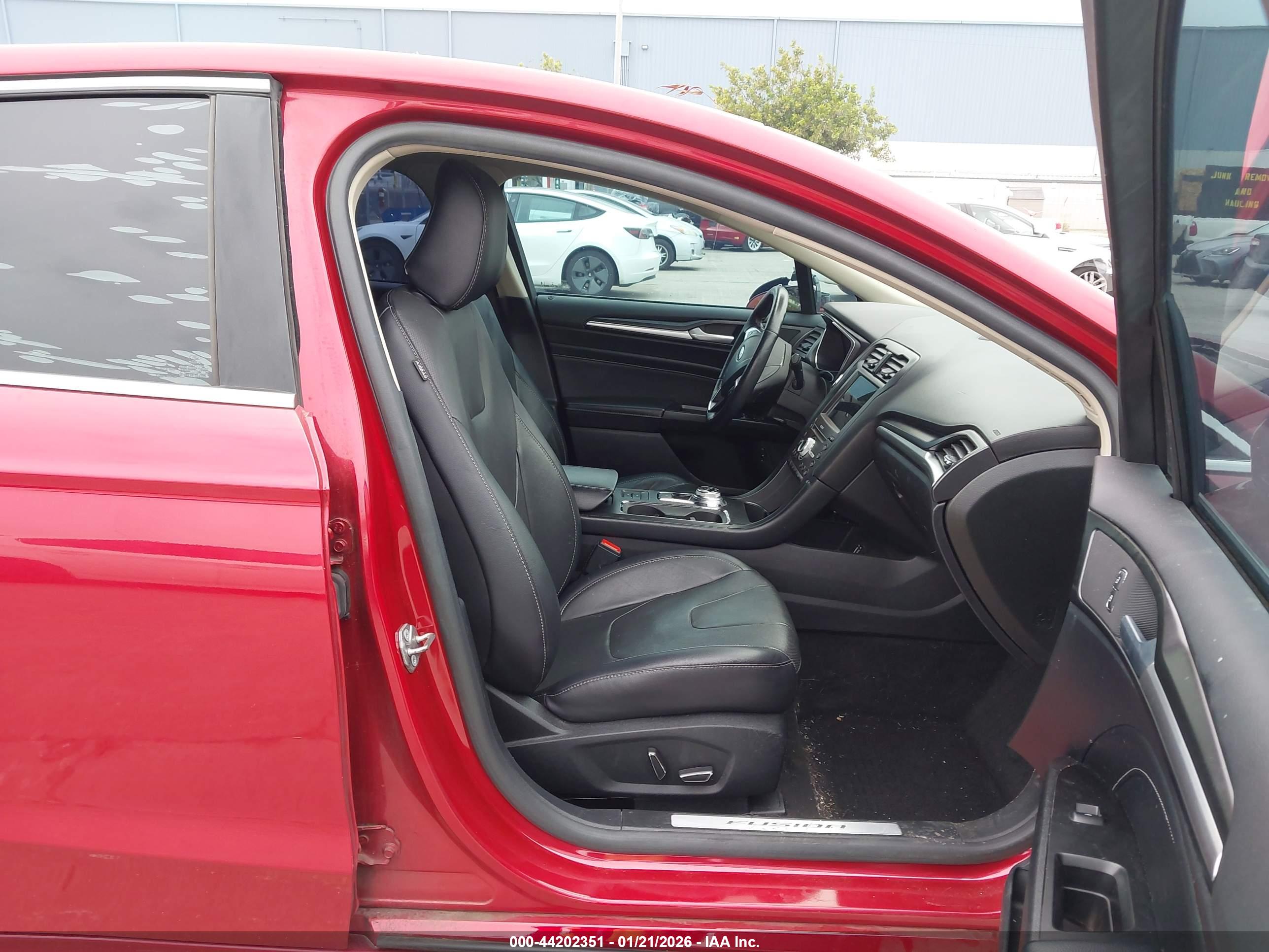 FORD FUSION image 5