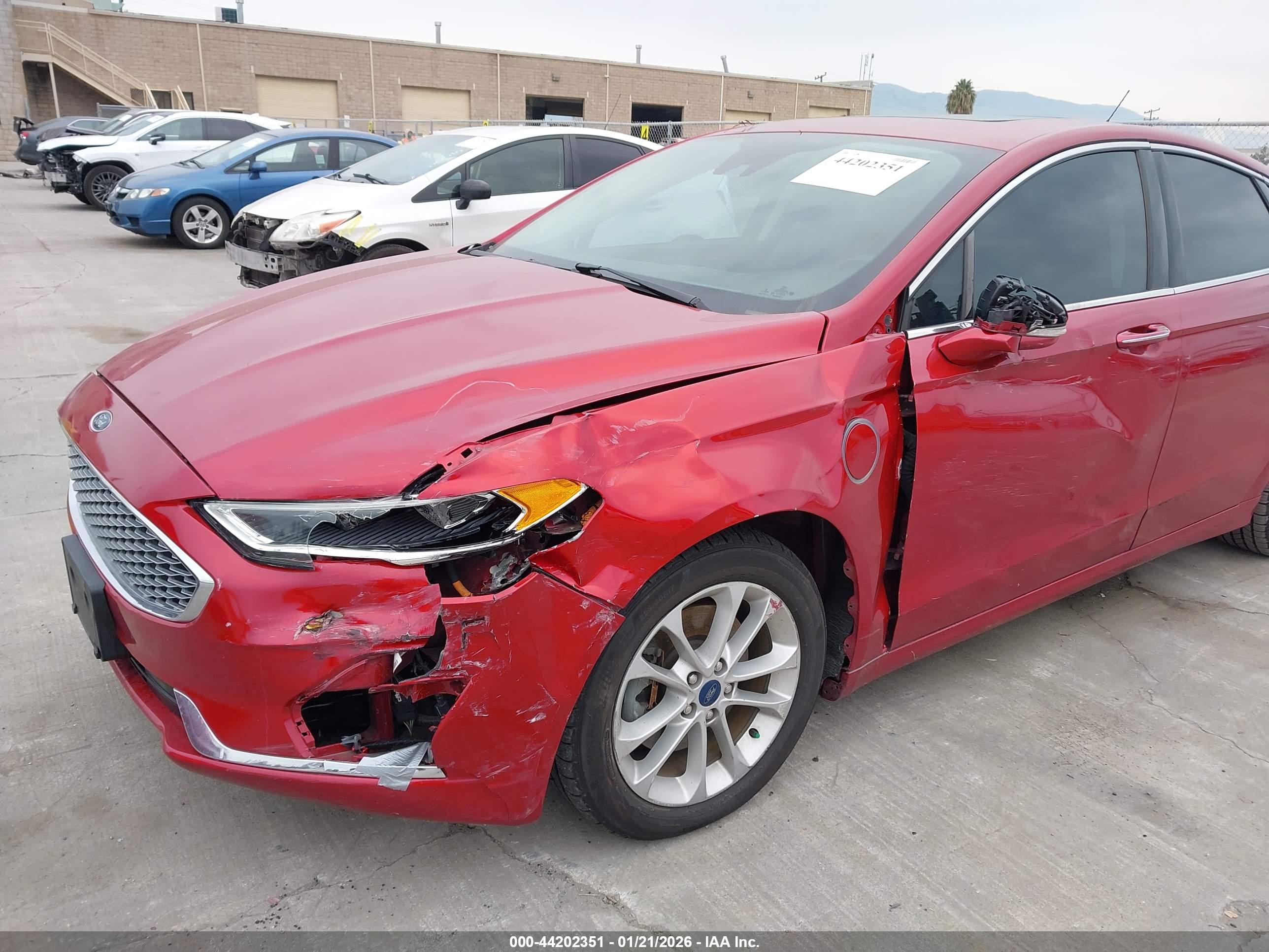 FORD FUSION image 6