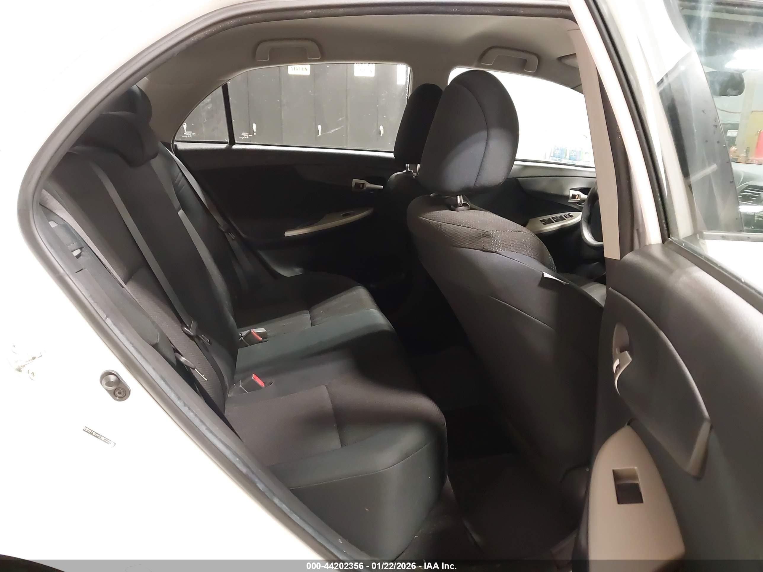 TOYOTA COROLLA image 8