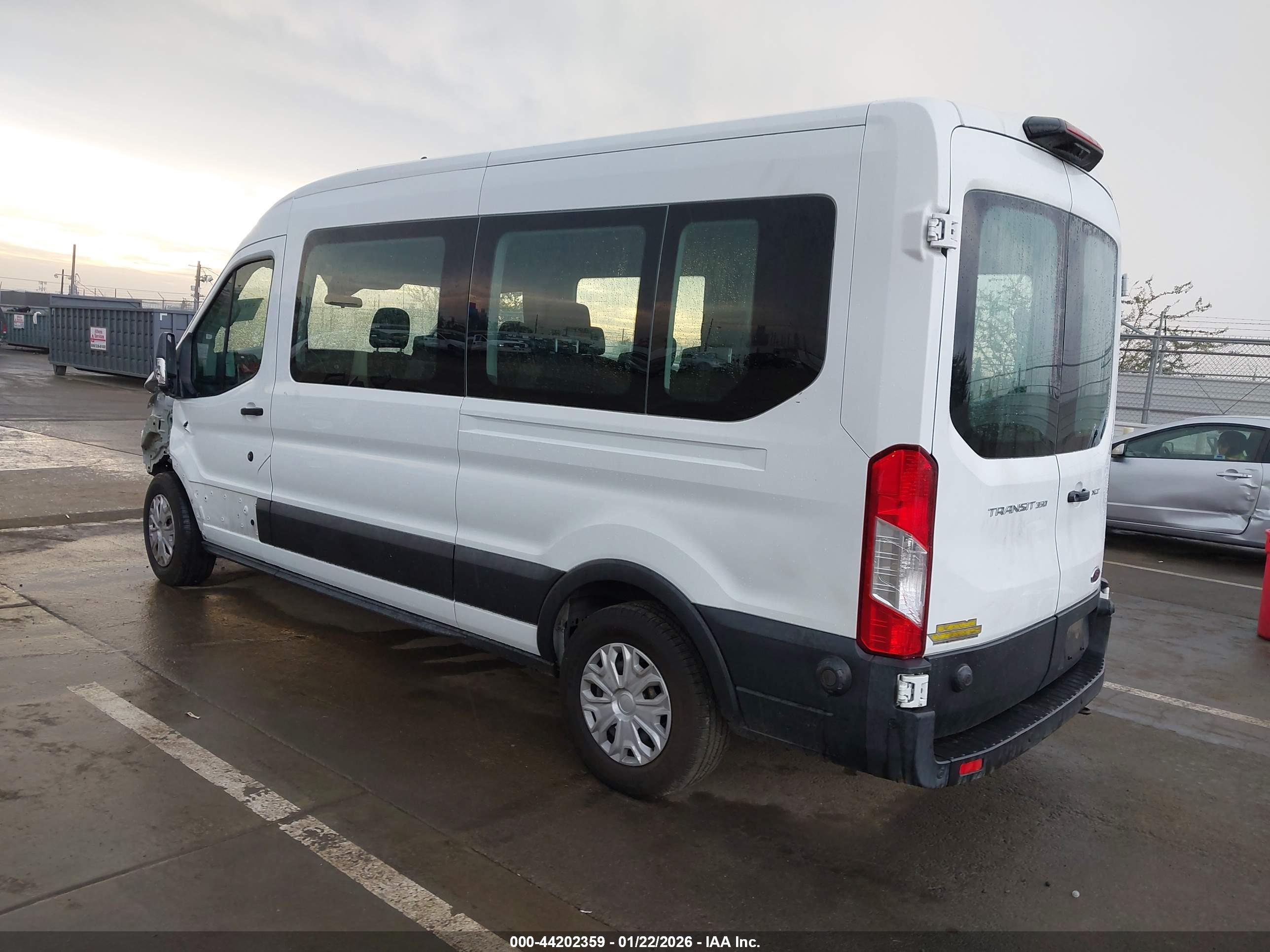 FORD TRANSIT-350 image 3