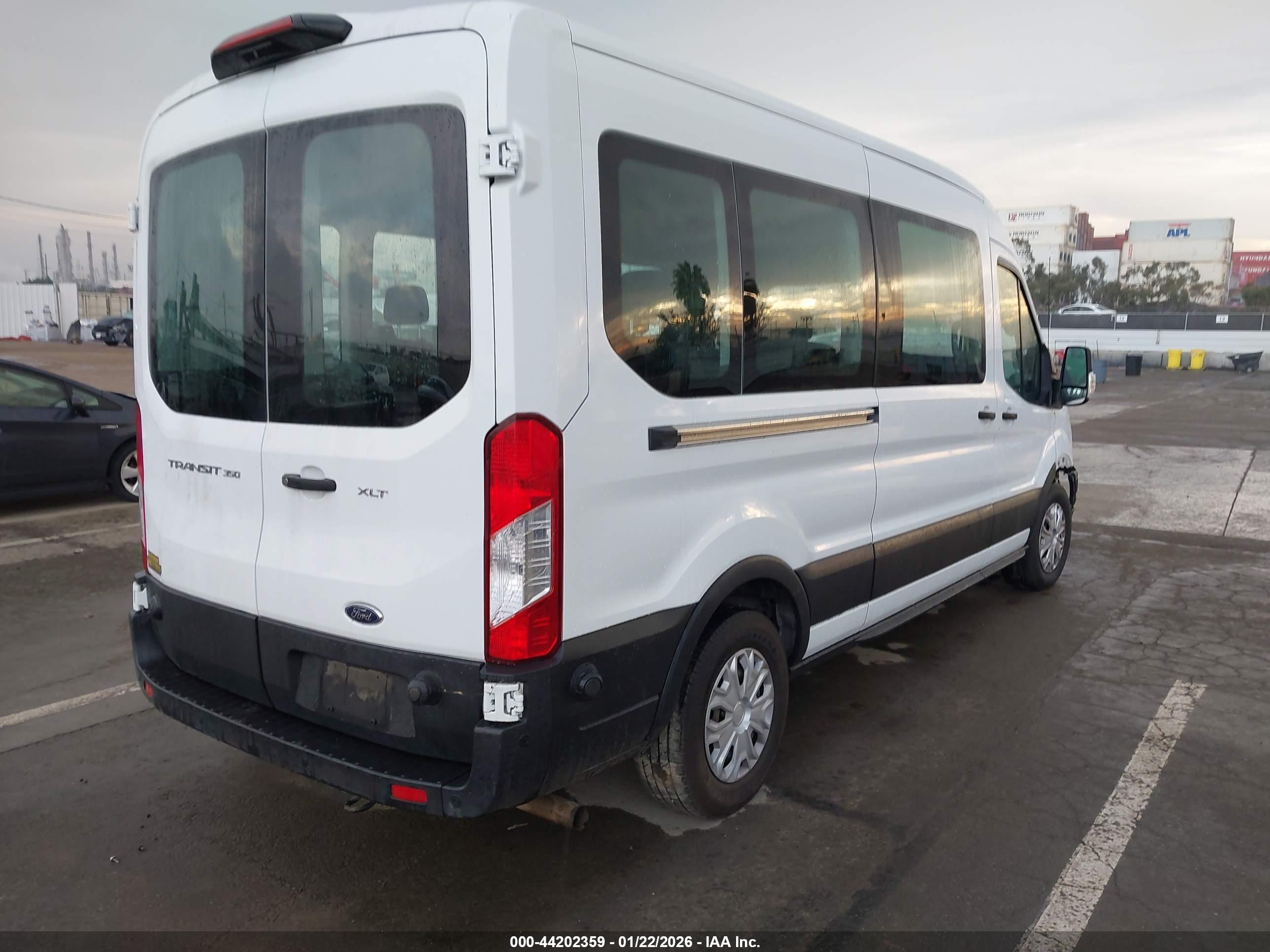 FORD TRANSIT-350 image 4