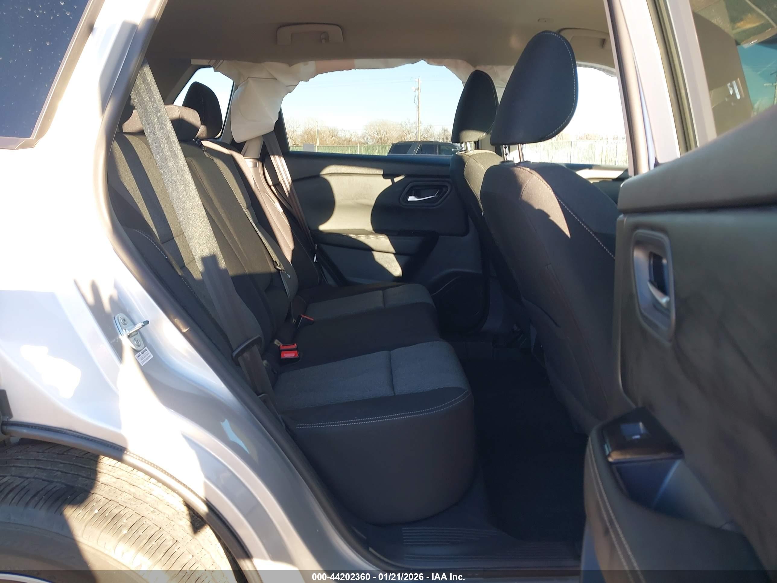 NISSAN ROGUE image 8