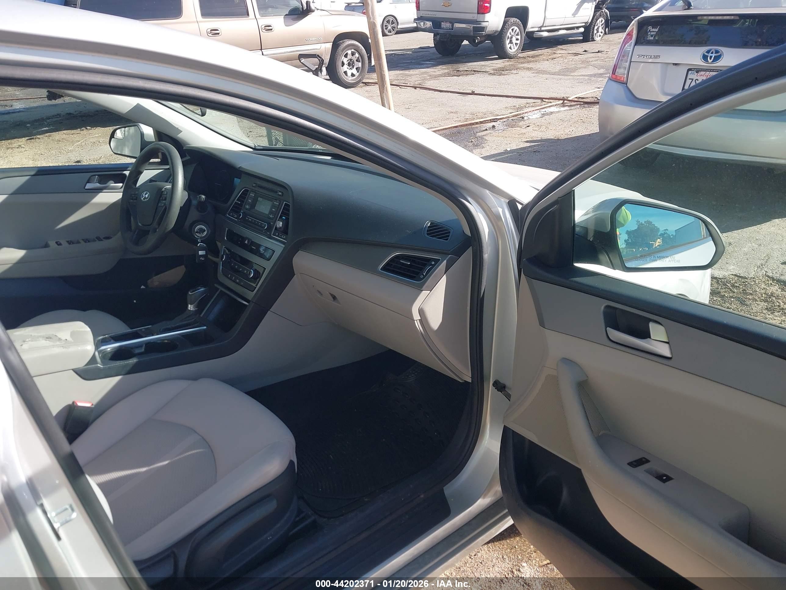 HYUNDAI SONATA image 5