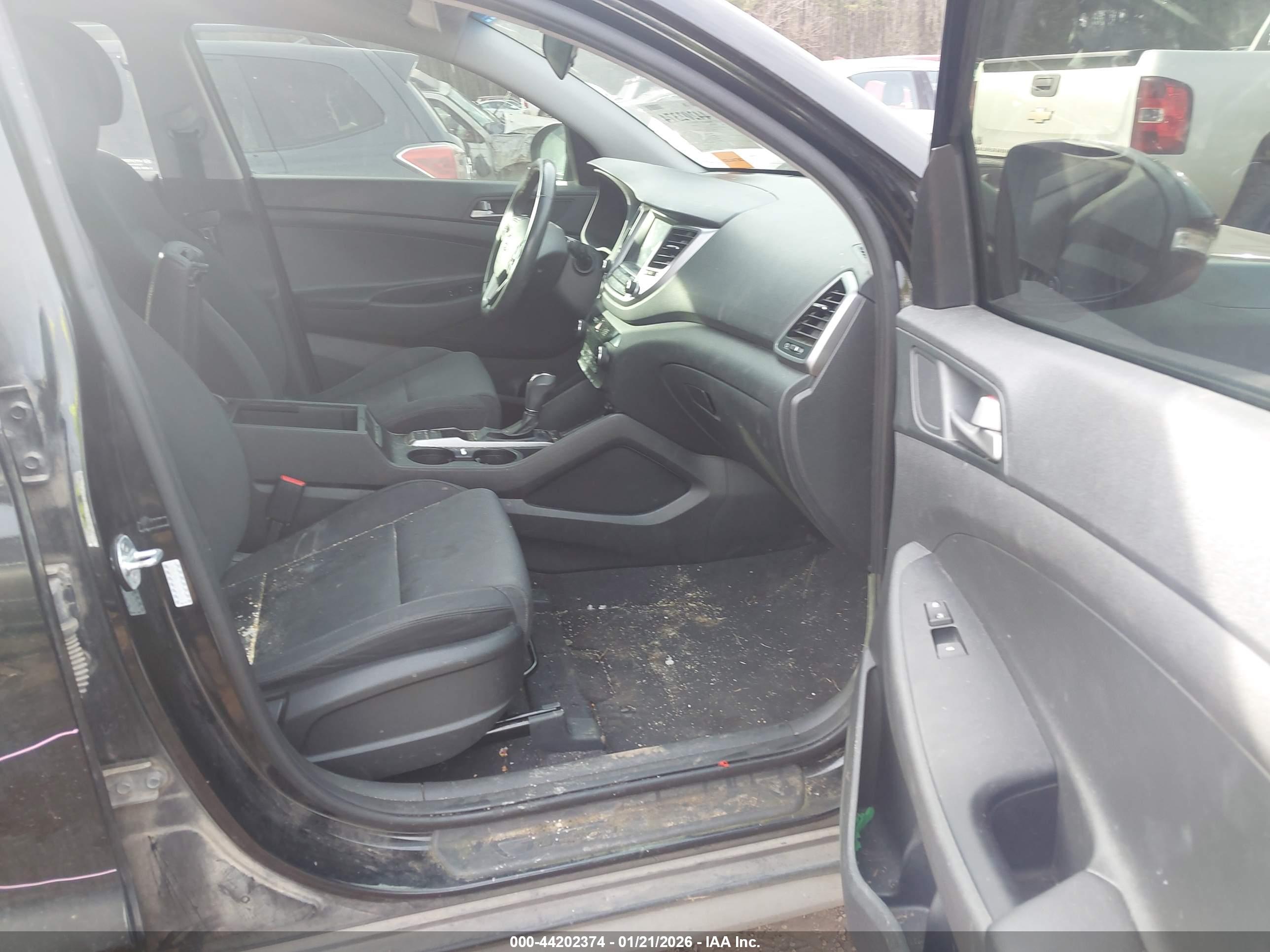 HYUNDAI TUCSON image 5