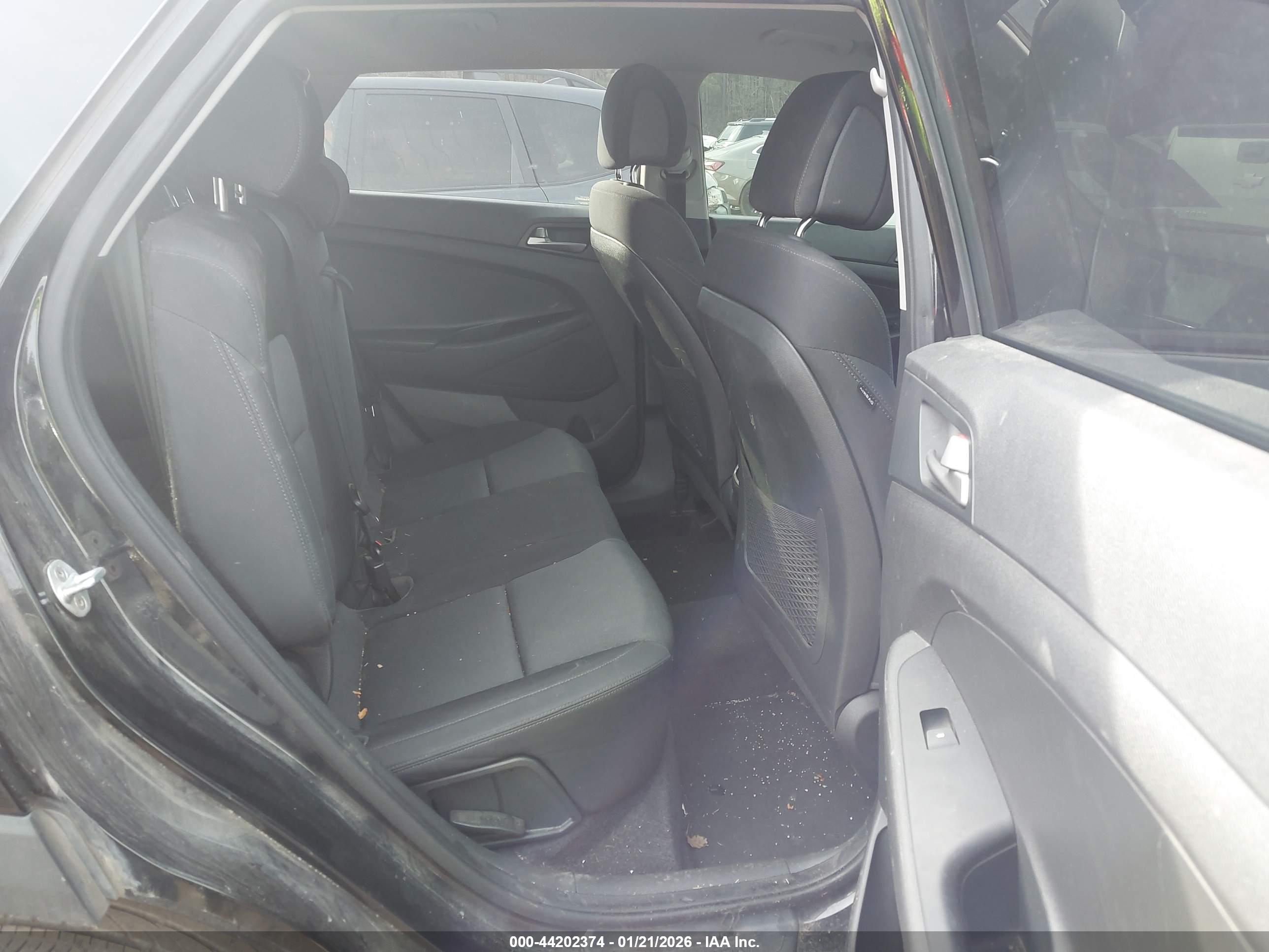 HYUNDAI TUCSON image 8