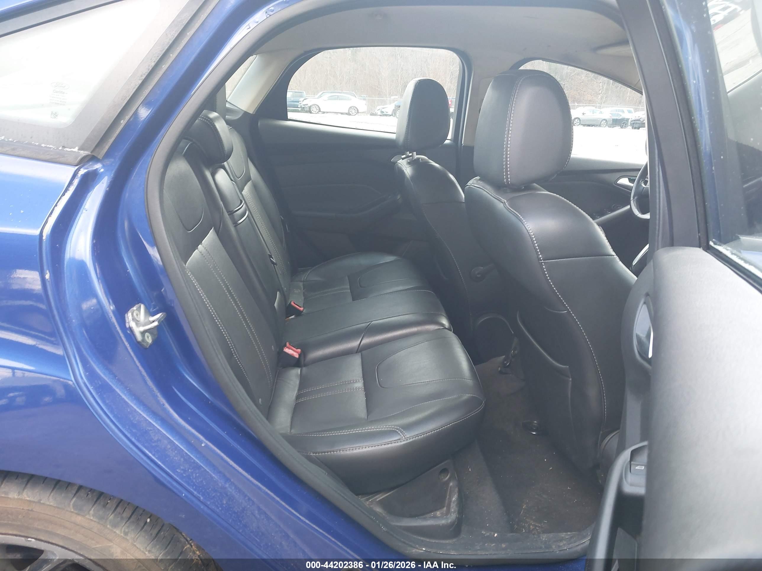 FORD FOCUS image 8