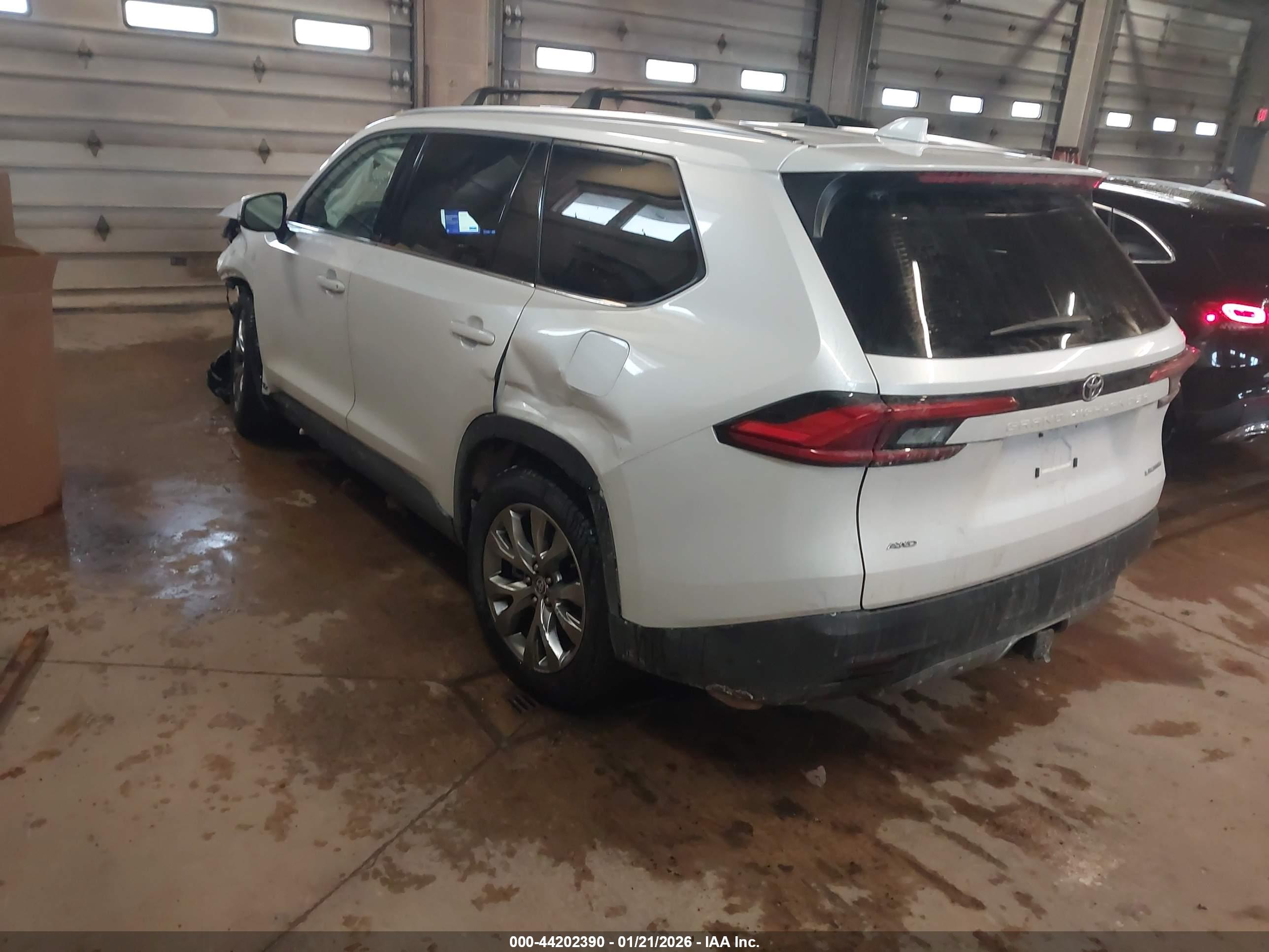 TOYOTA GRAND image 3