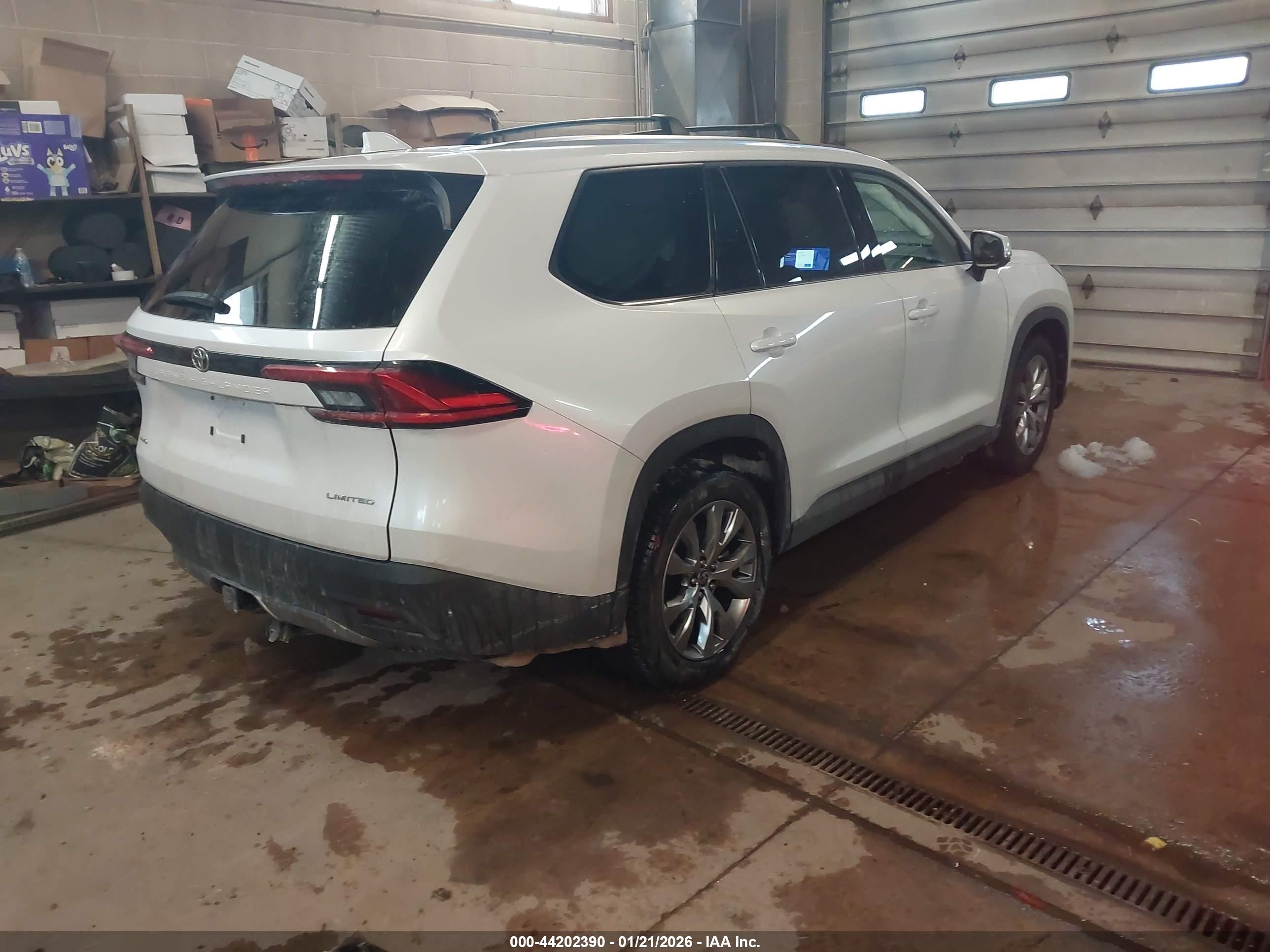 TOYOTA GRAND image 4