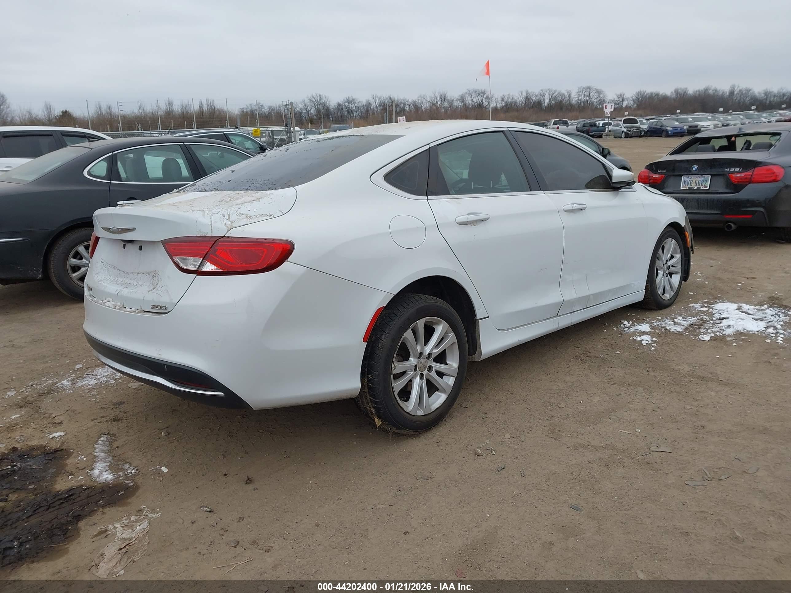CHRYSLER 200 image 4