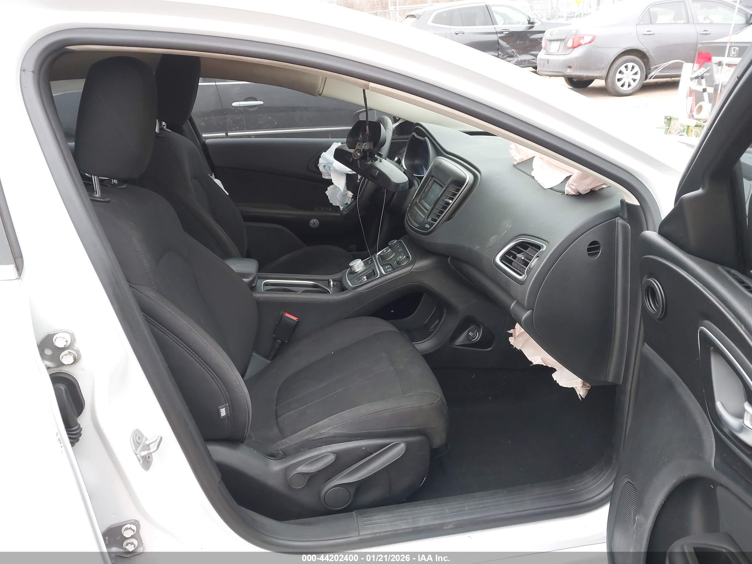 CHRYSLER 200 image 5
