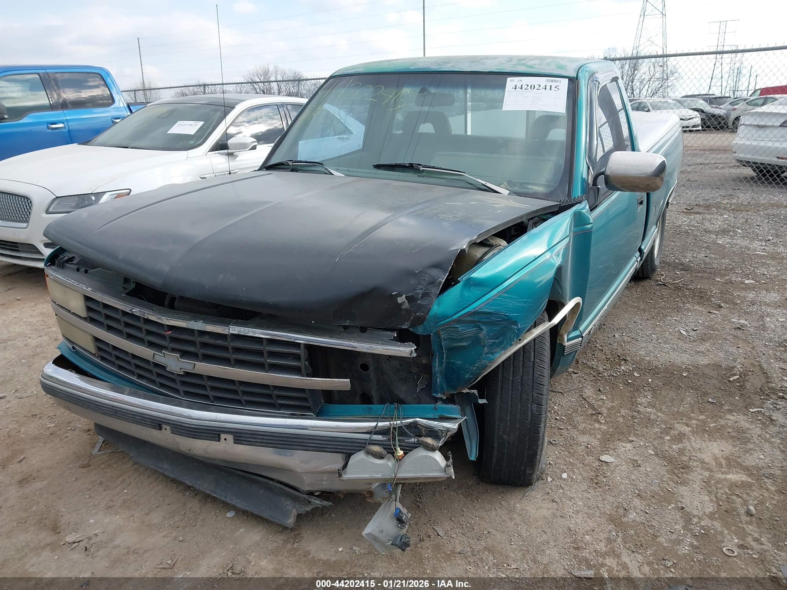 CHEVROLET GMT-400 image 2