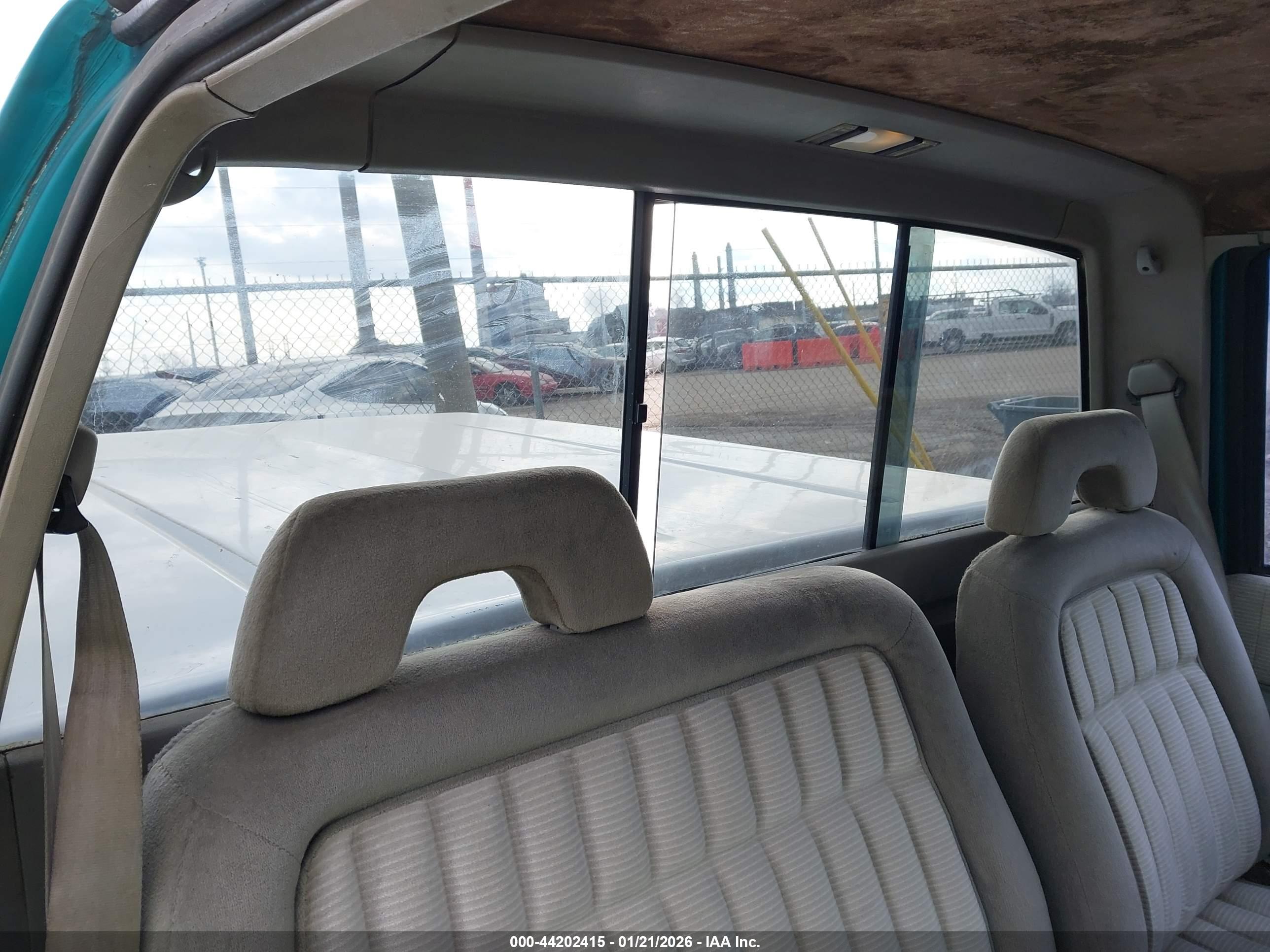 CHEVROLET GMT-400 image 8