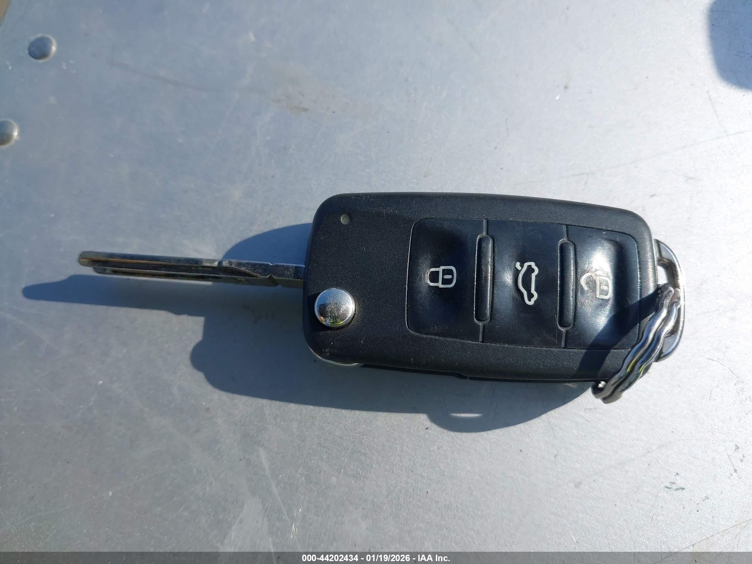 VOLKSWAGEN PASSAT image 11