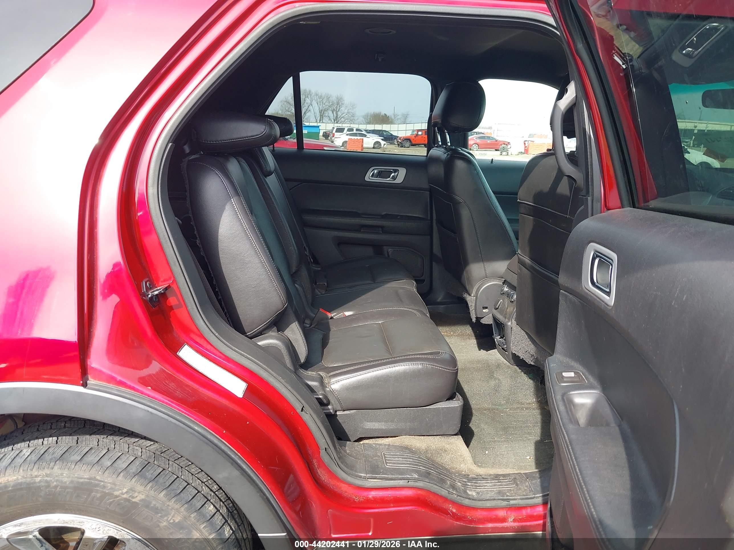 FORD EXPLORER image 8