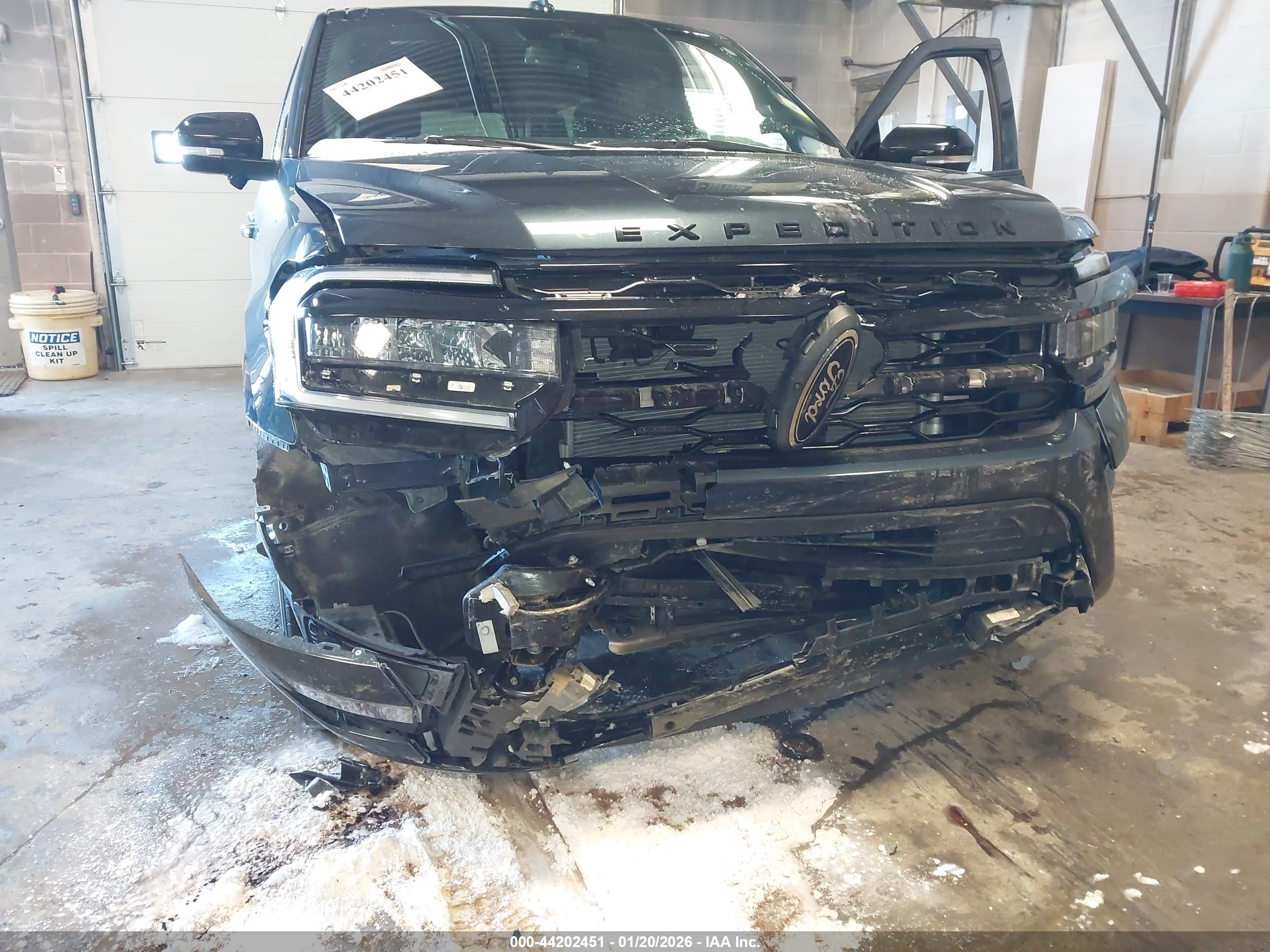 FORD EXPEDITION image 6
