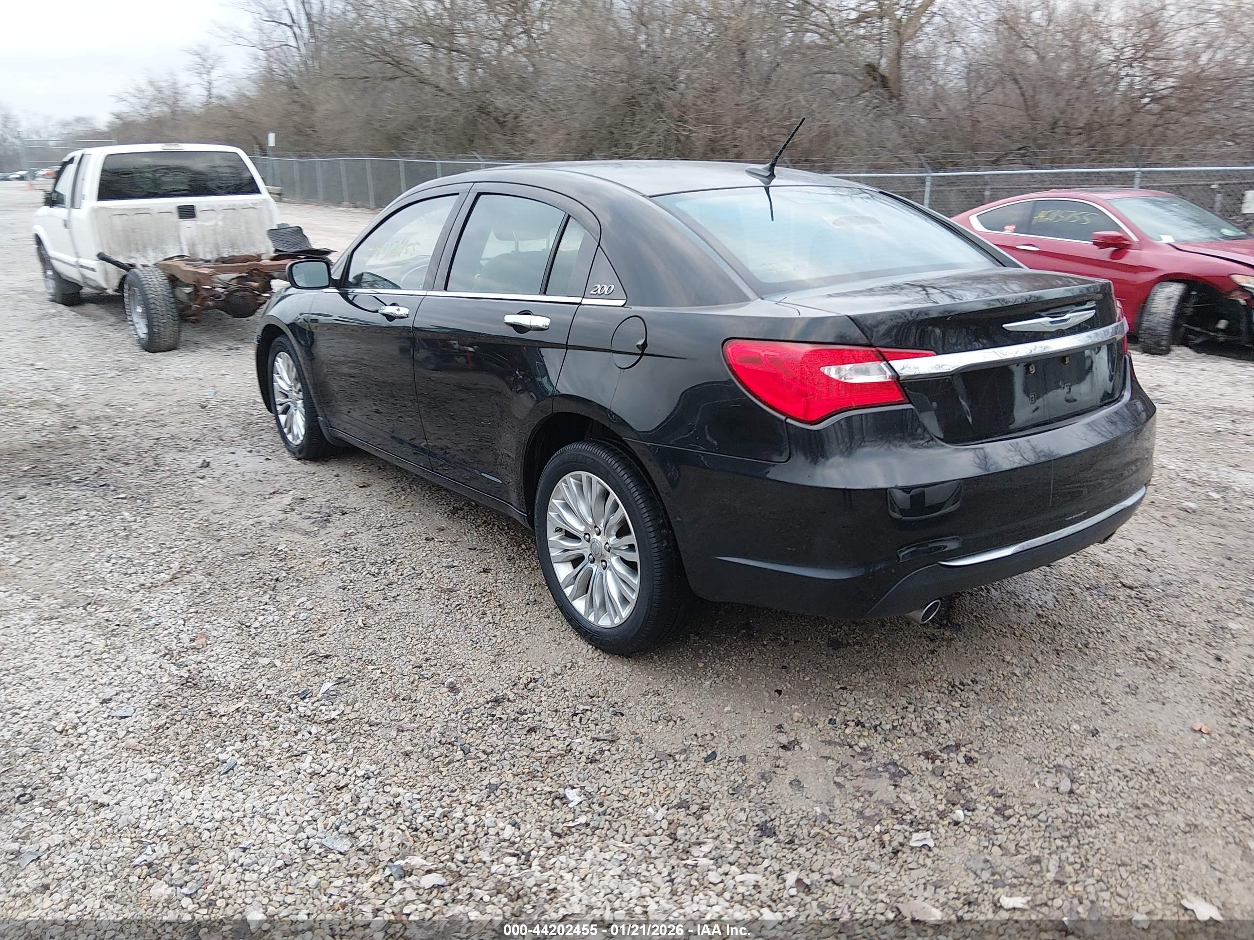 CHRYSLER 200 image 3