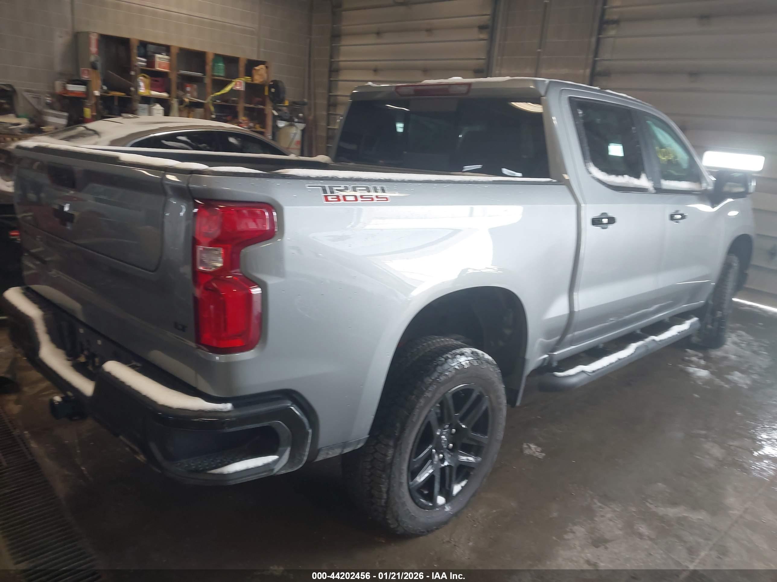 CHEVROLET SILVERADO image 4