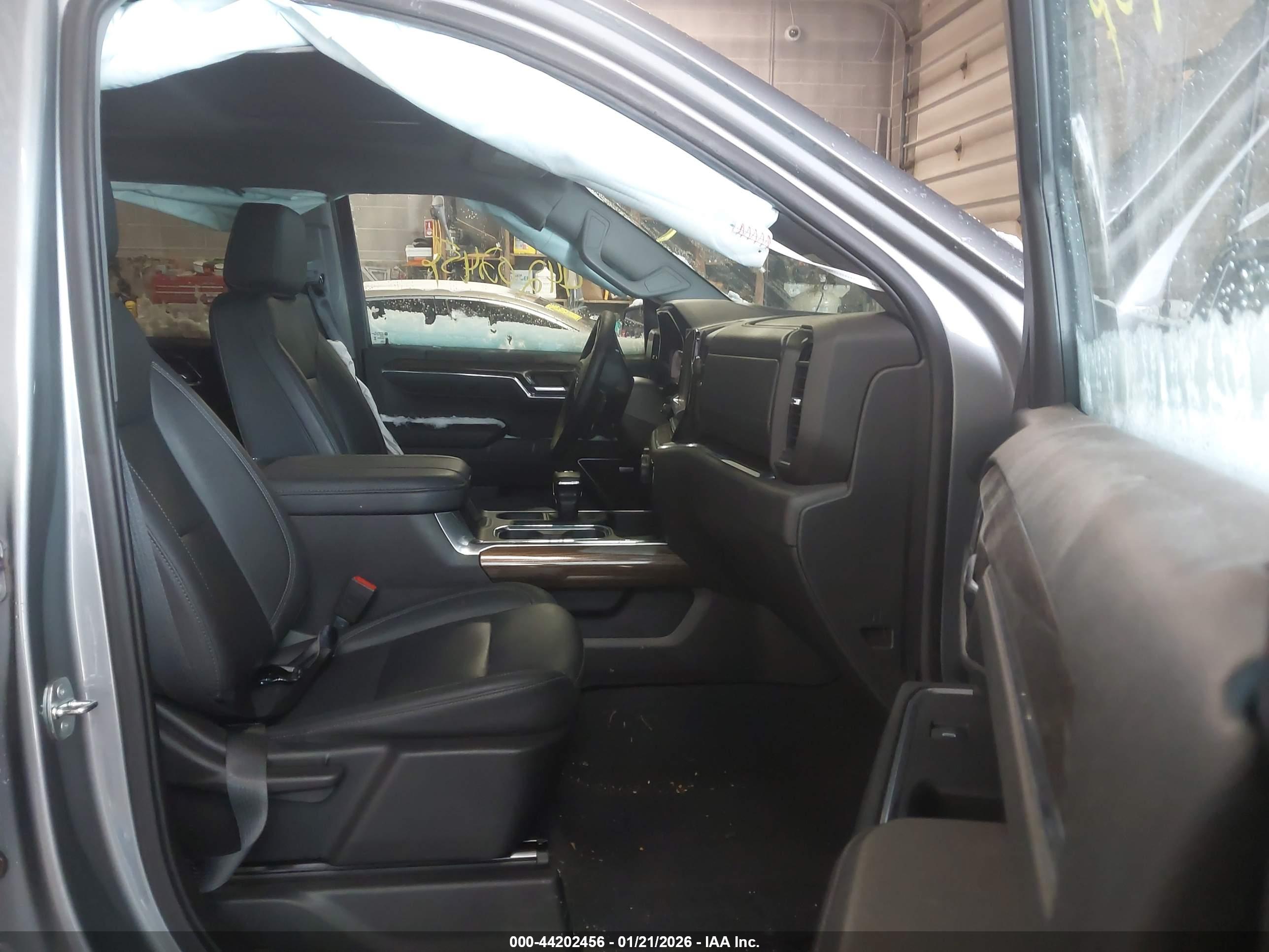 CHEVROLET SILVERADO image 5