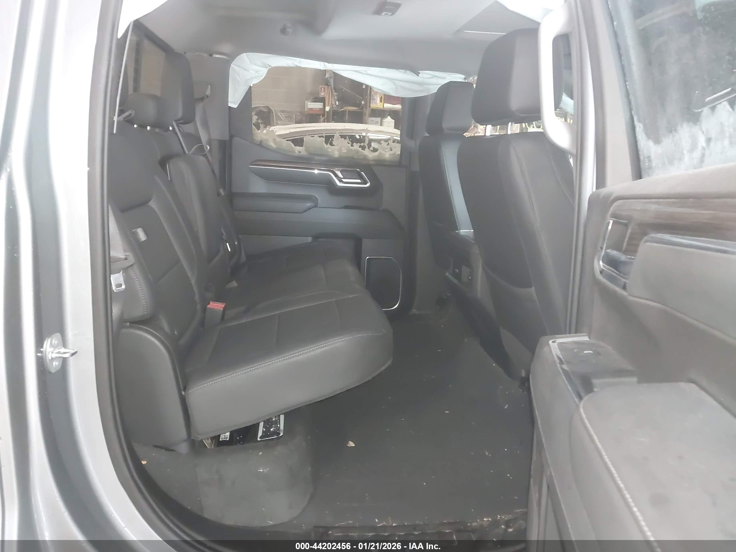 CHEVROLET SILVERADO image 8