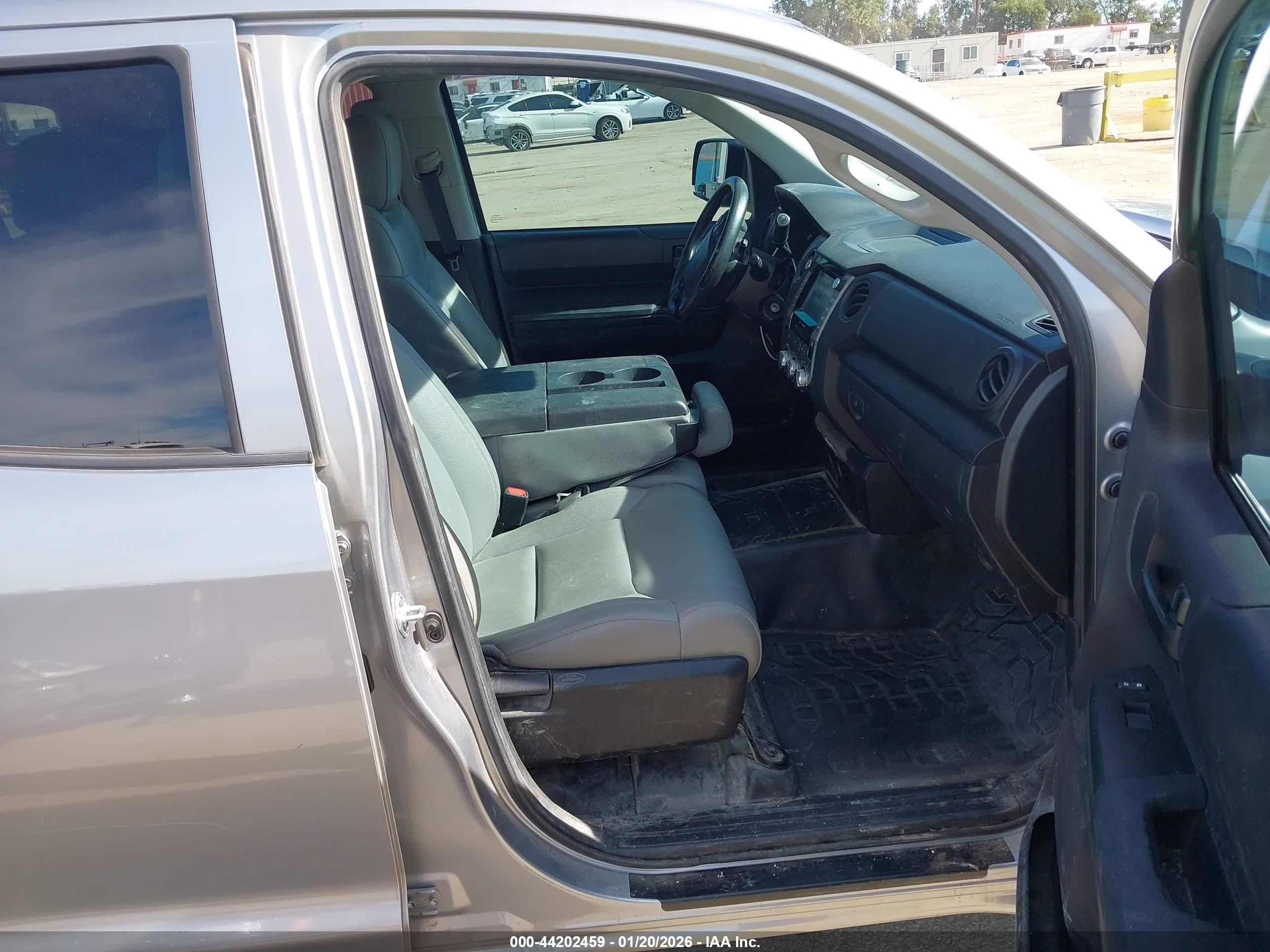 TOYOTA TUNDRA image 5