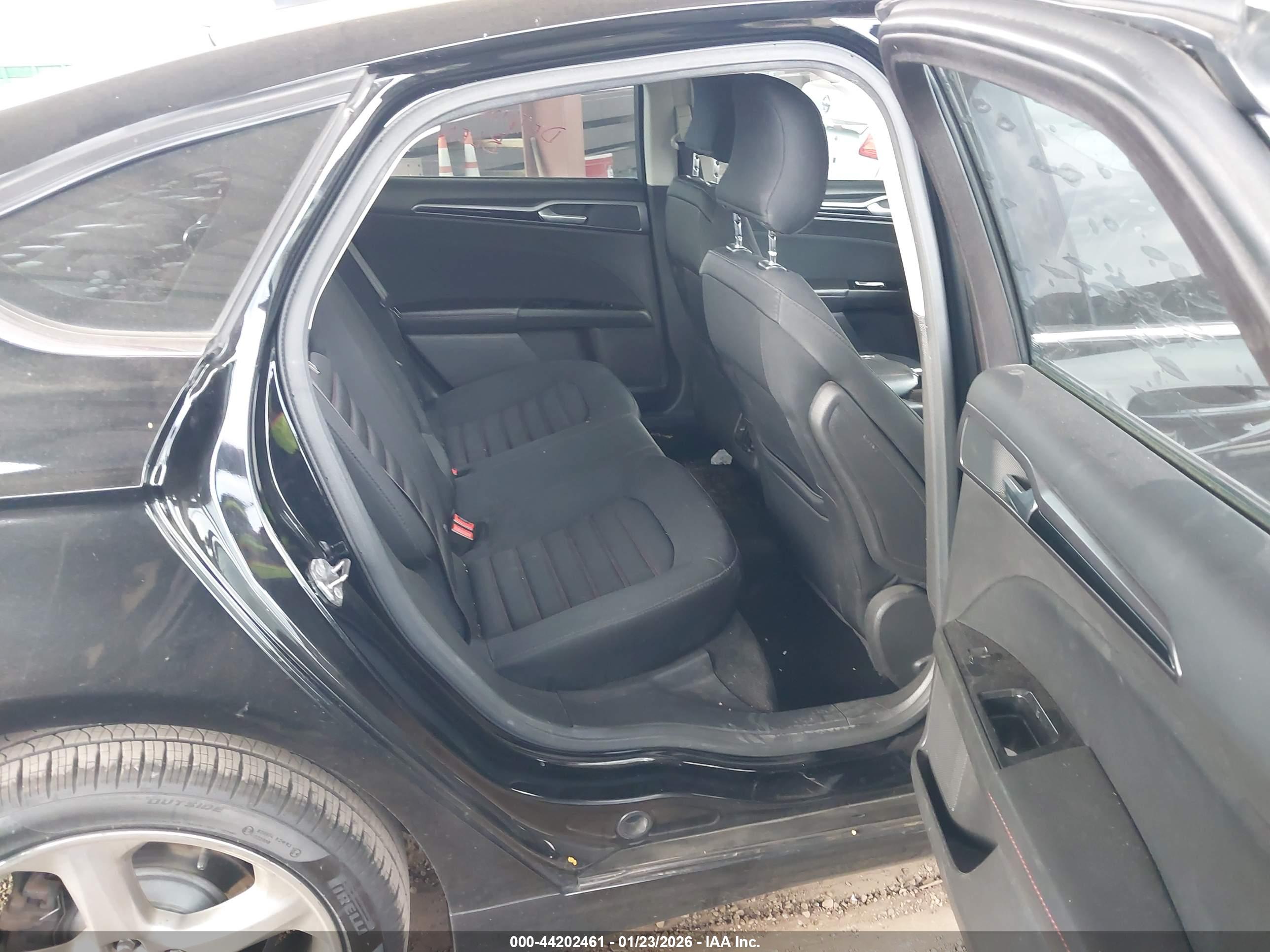 FORD FUSION image 8