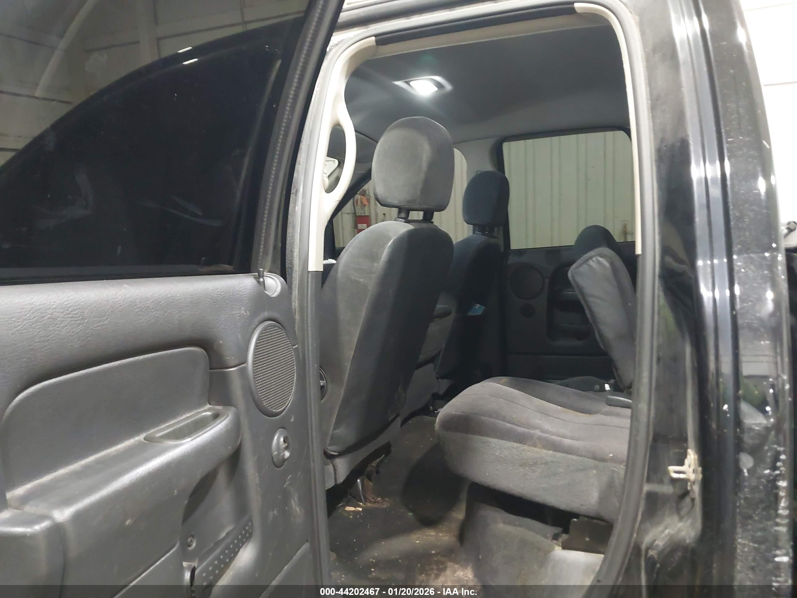 DODGE RAM image 8