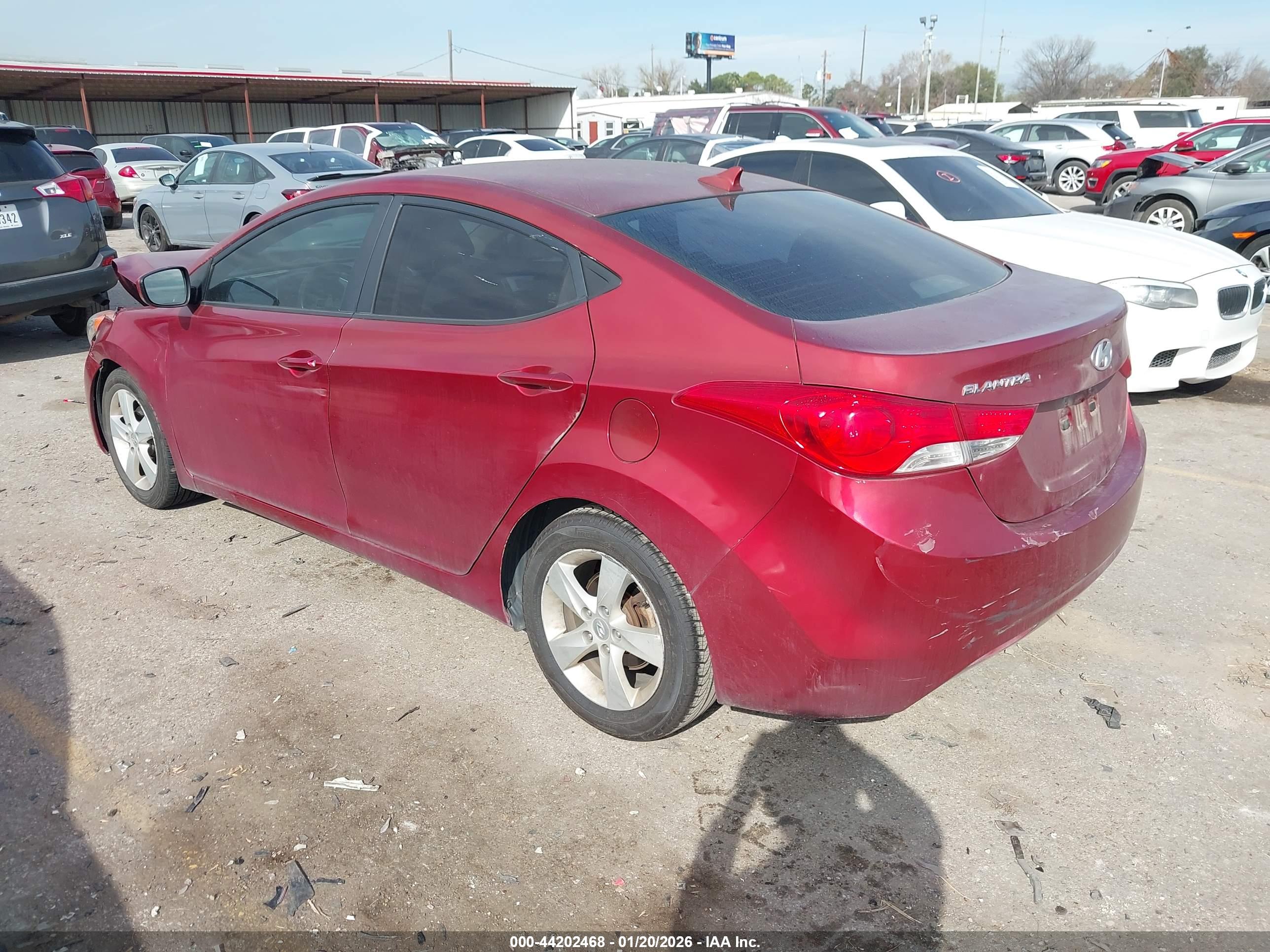 HYUNDAI ELANTRA image 3