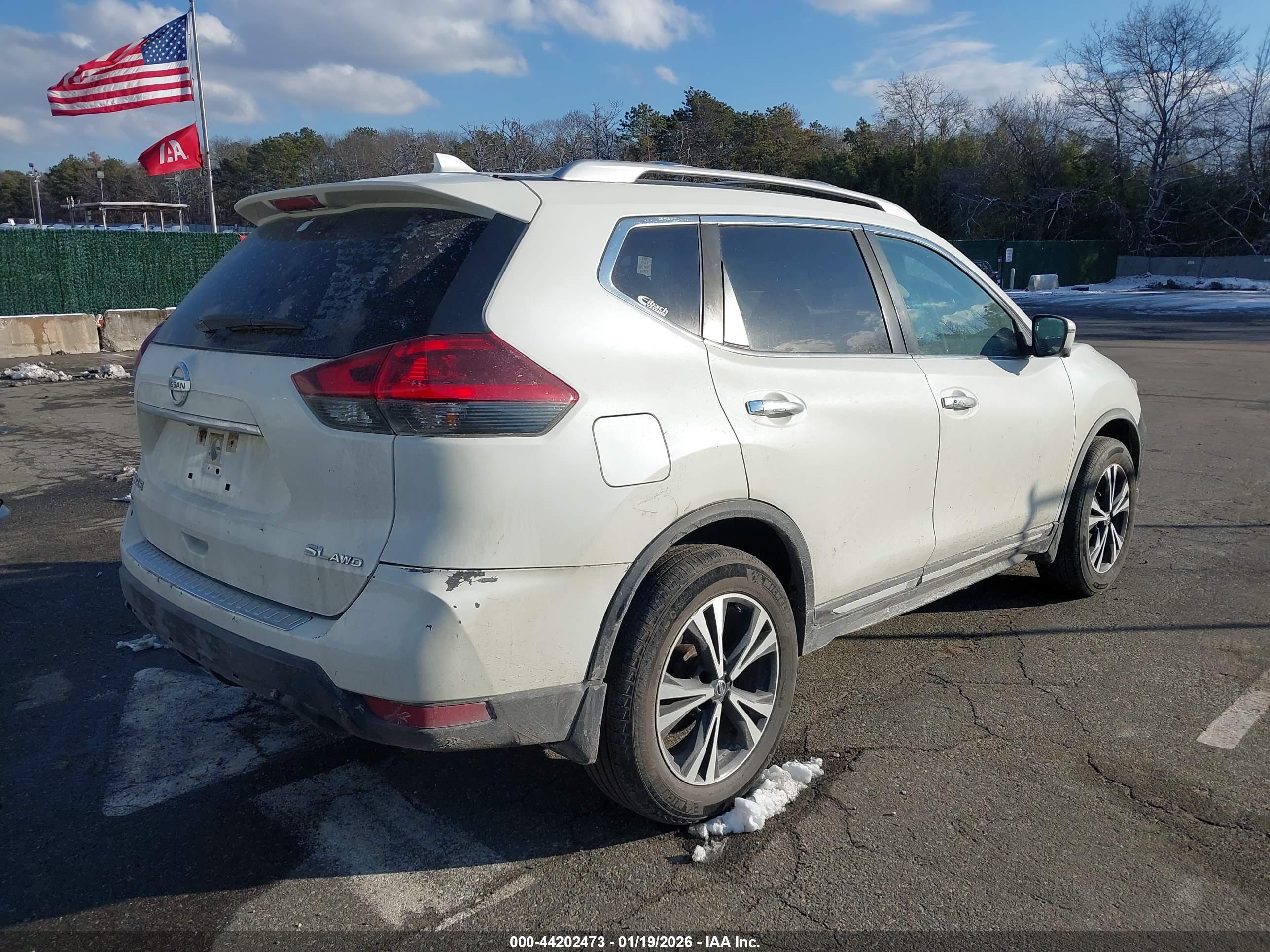 NISSAN ROGUE image 4