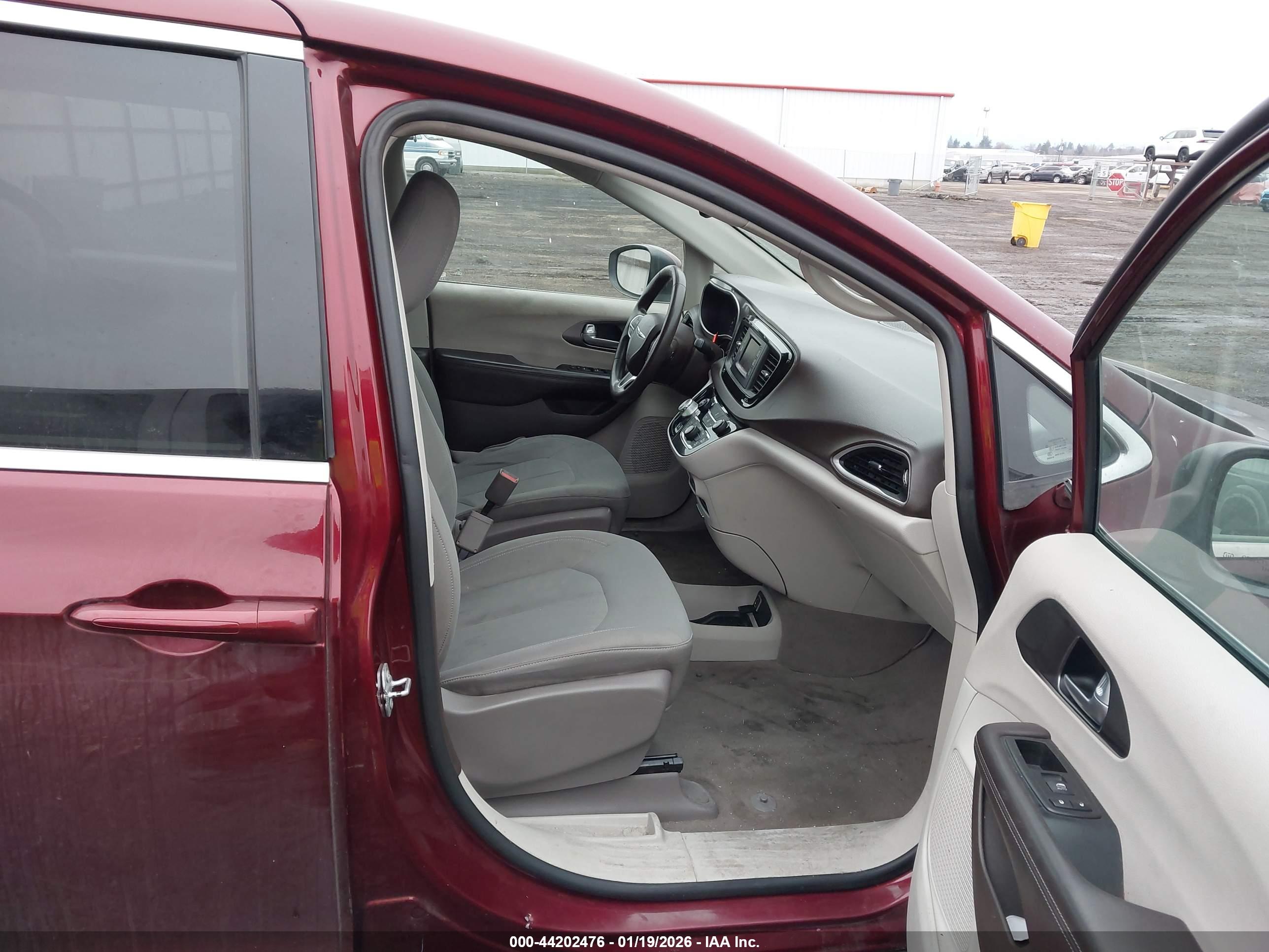 CHRYSLER PACIFICA image 5