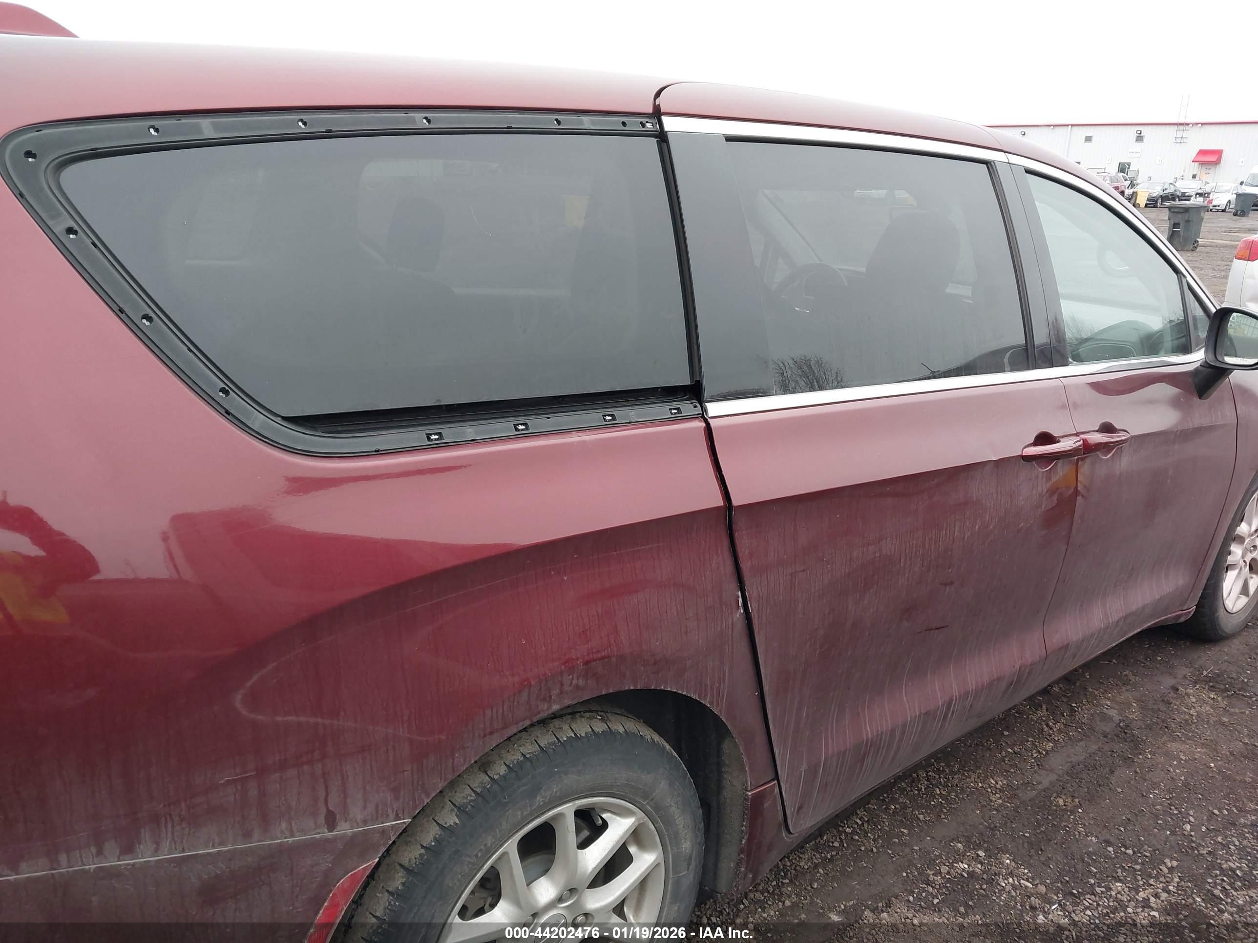 CHRYSLER PACIFICA image 6