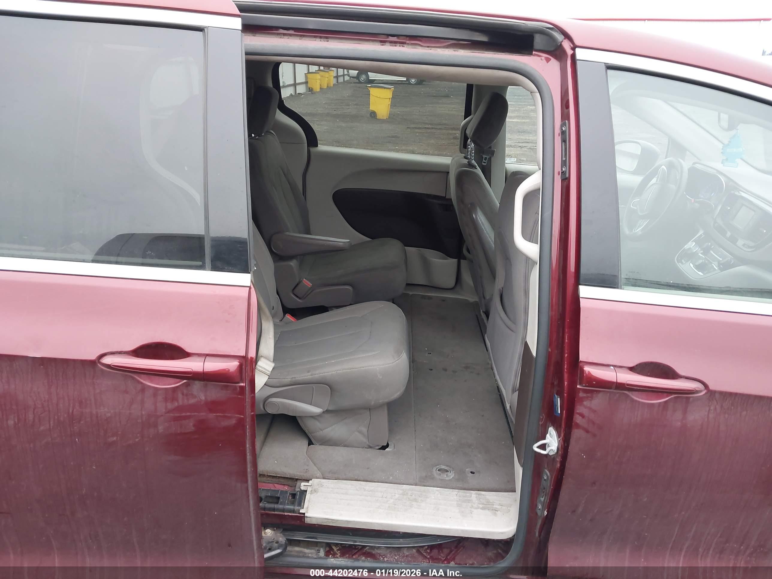 CHRYSLER PACIFICA image 8