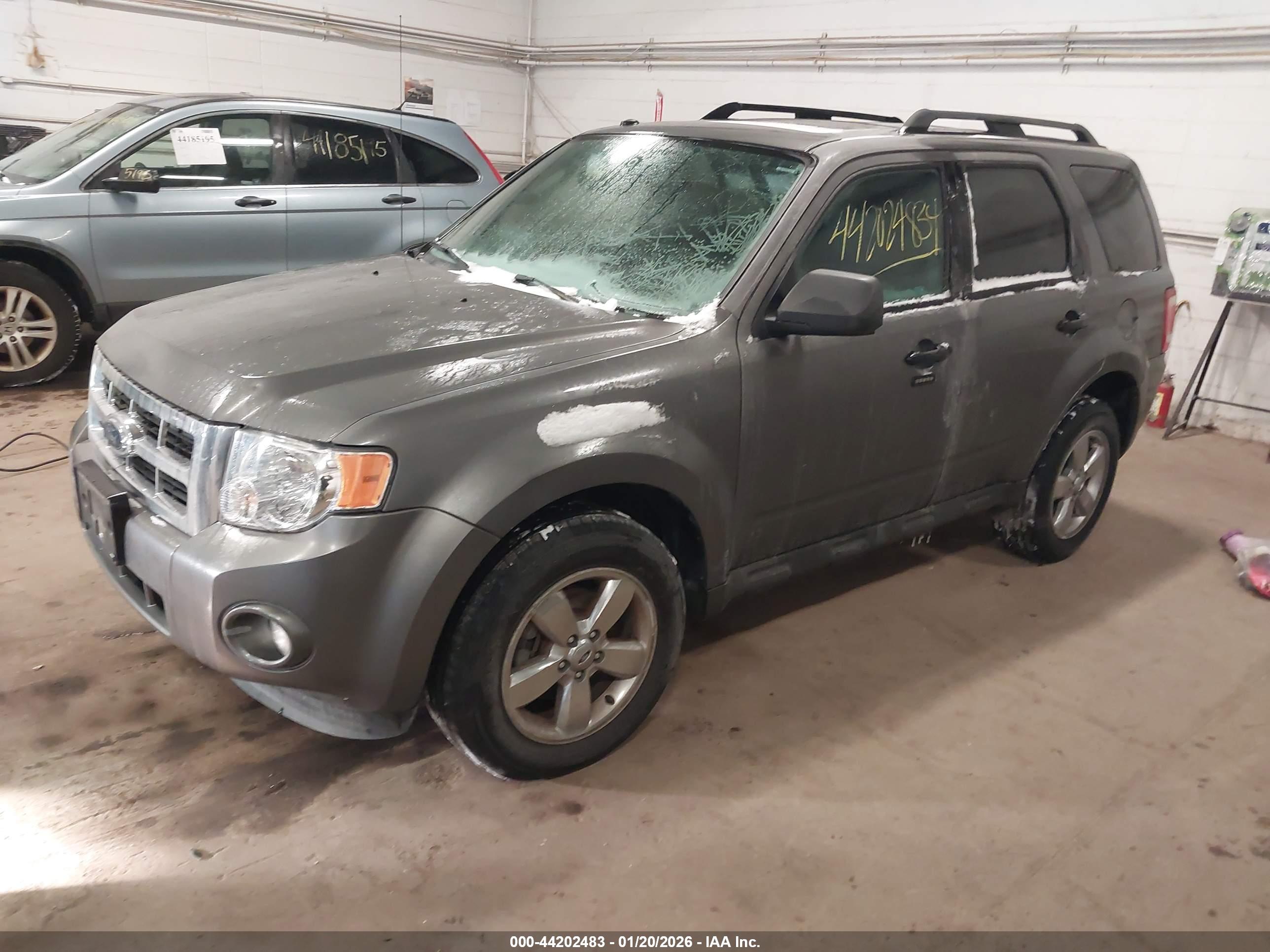 FORD ESCAPE image 2