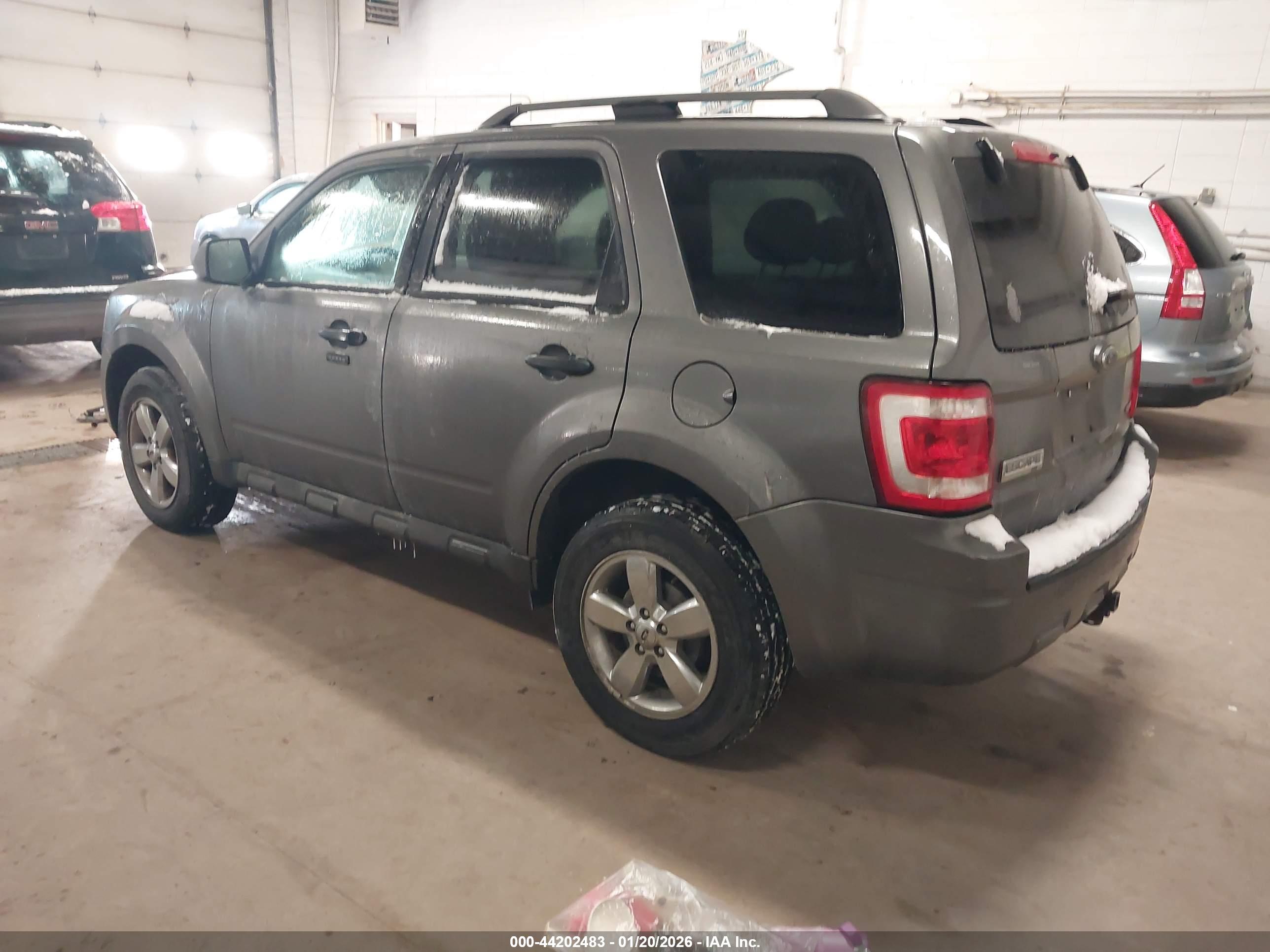 FORD ESCAPE image 3