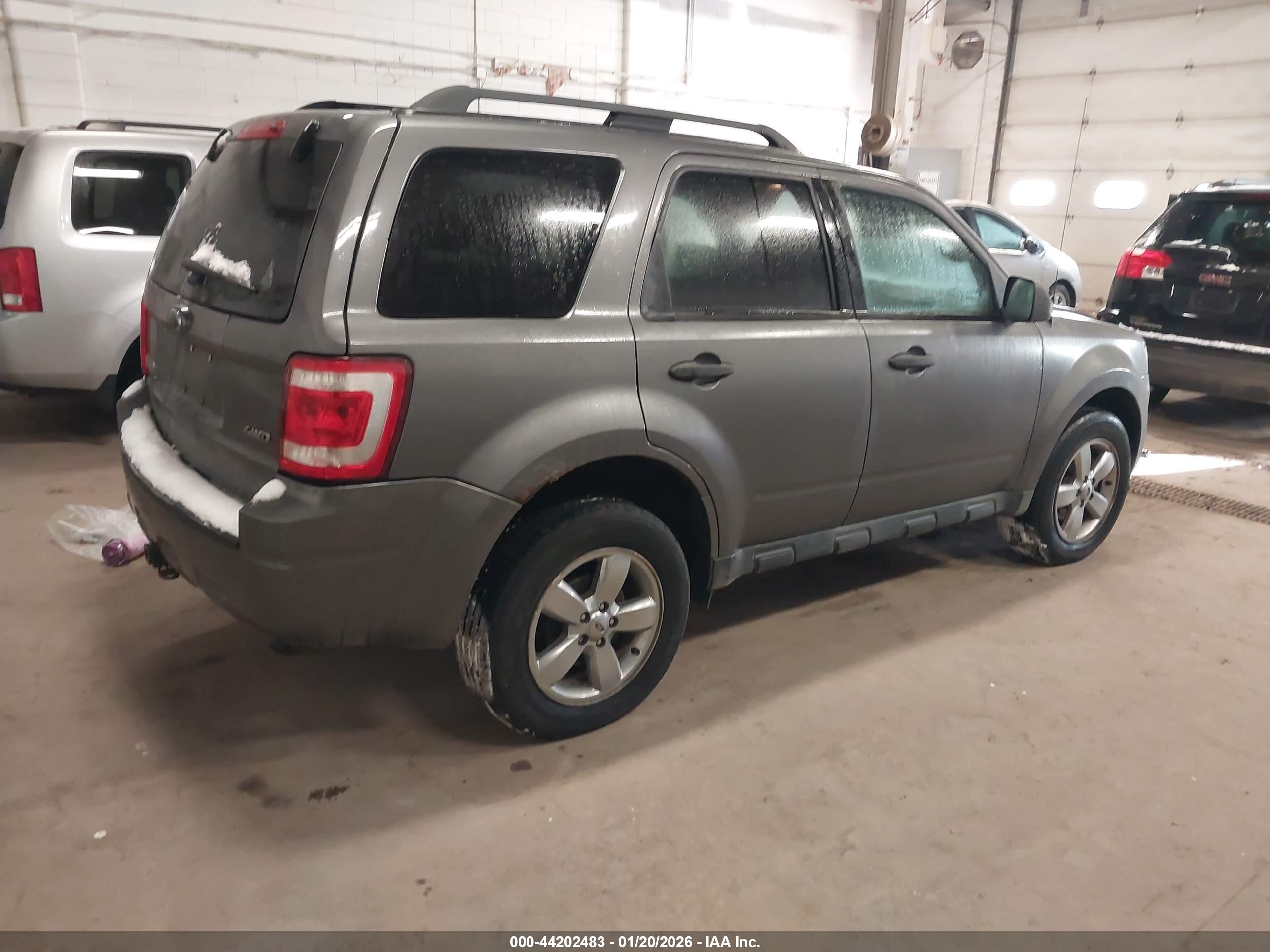 FORD ESCAPE image 4