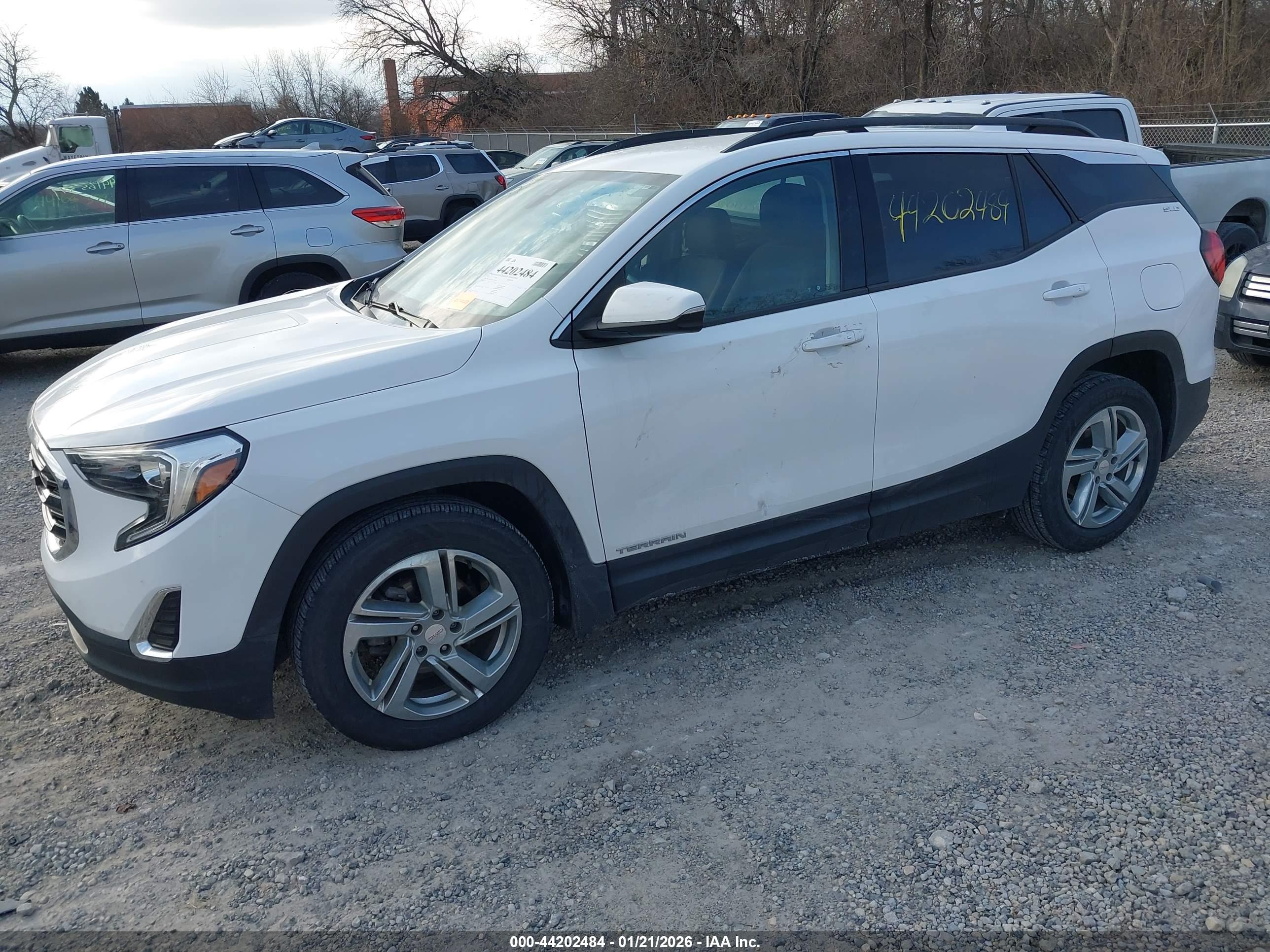 GMC TERRAIN image 2