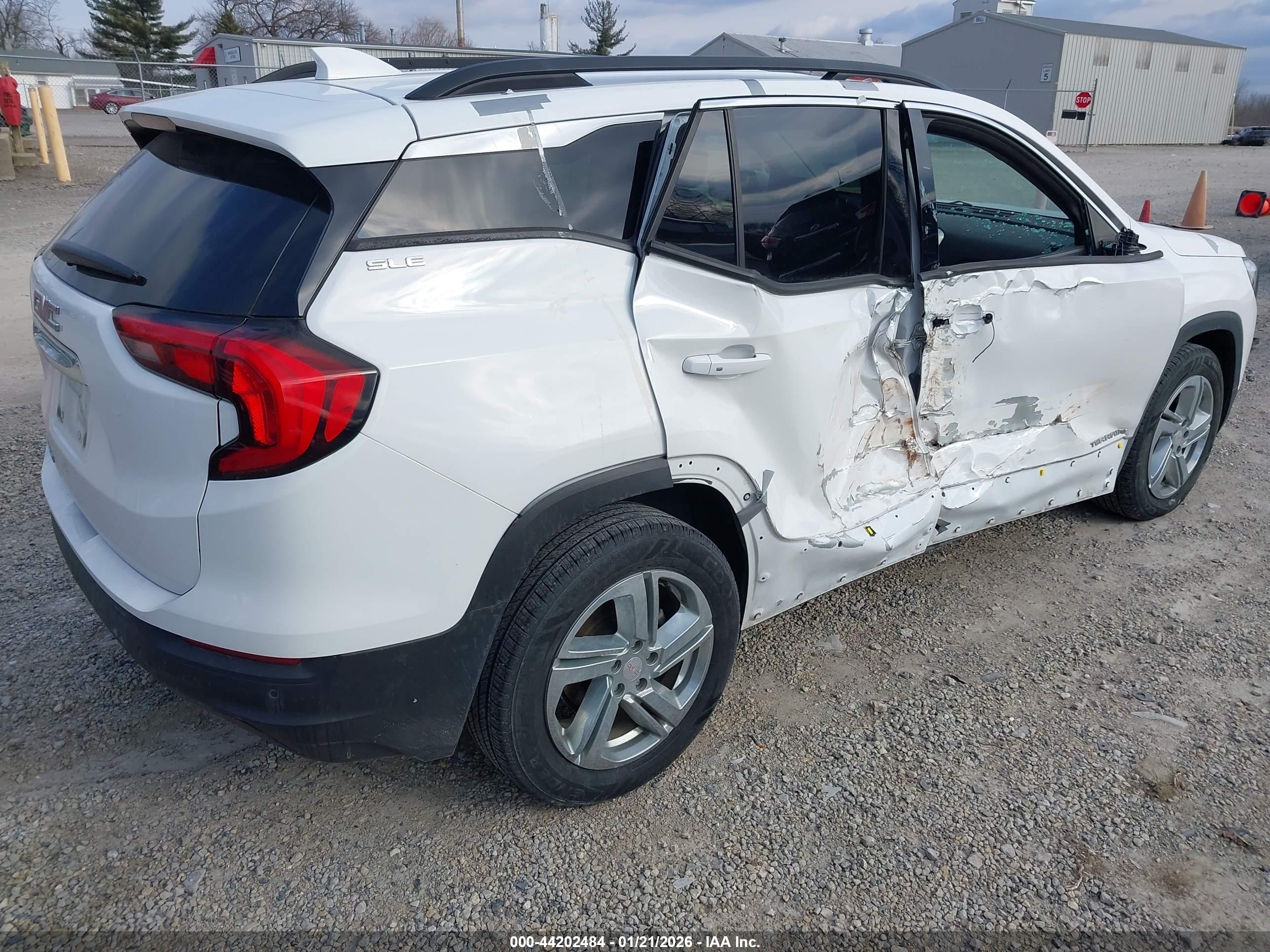 GMC TERRAIN image 4
