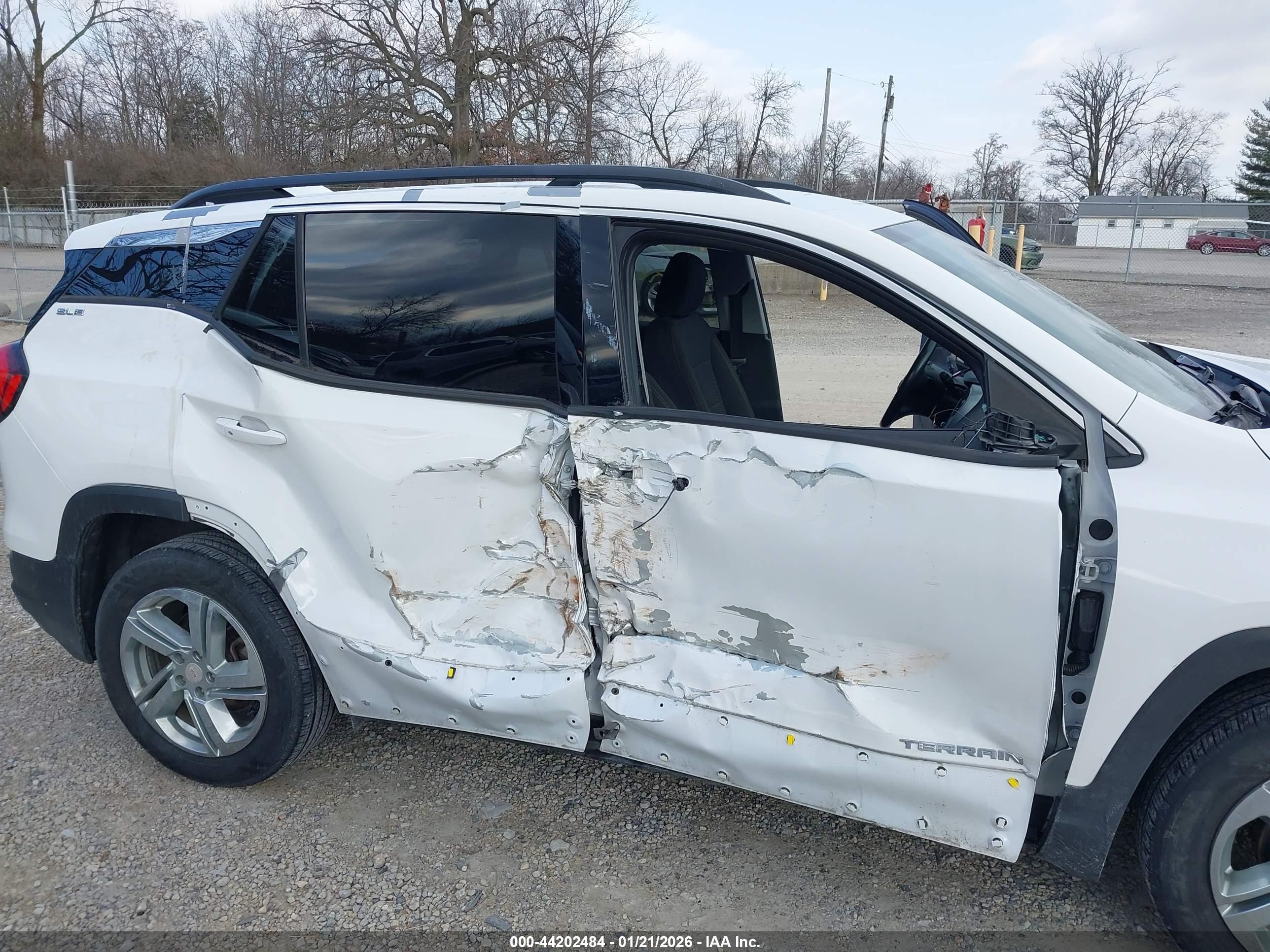GMC TERRAIN image 6