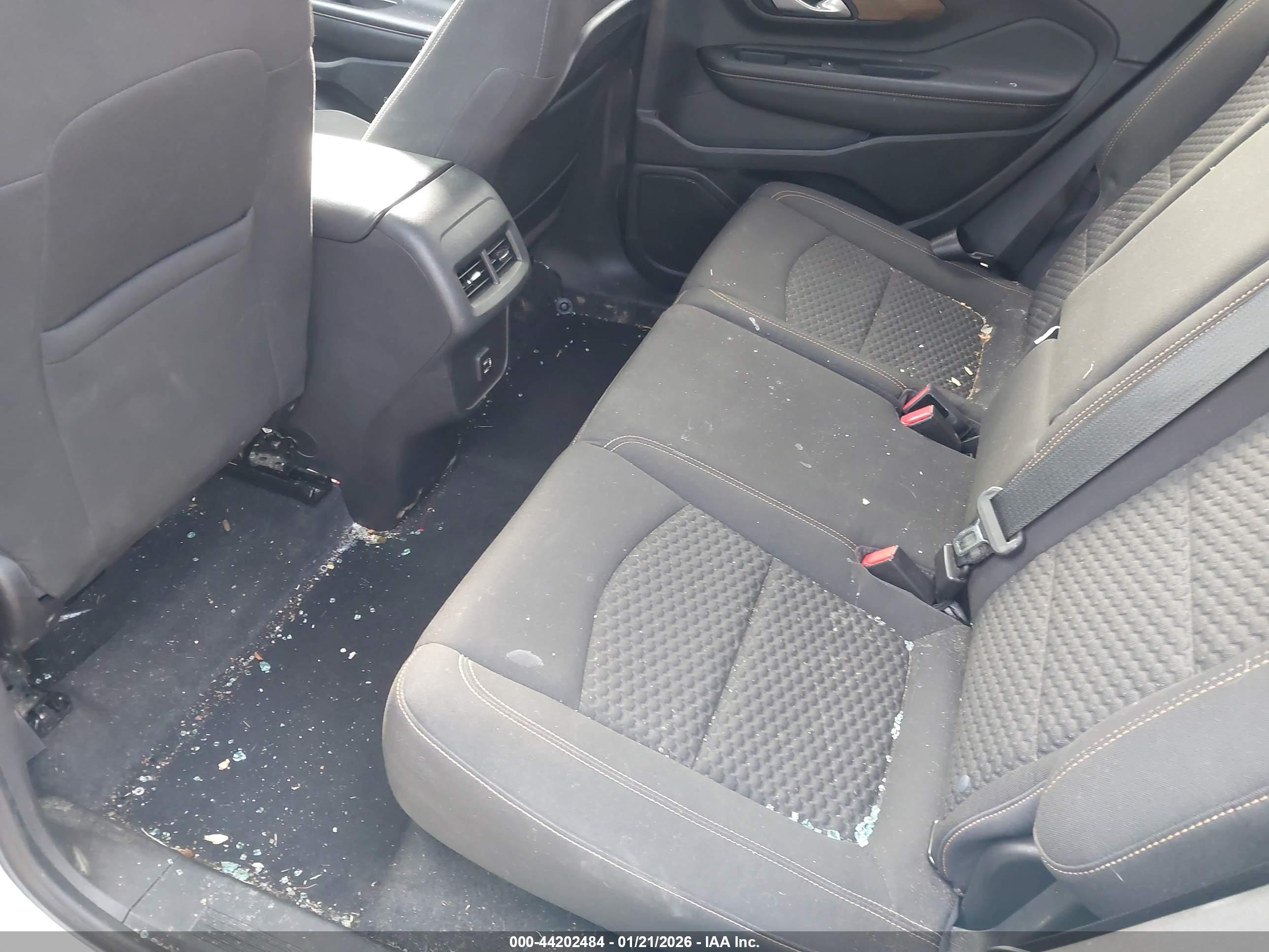 GMC TERRAIN image 8