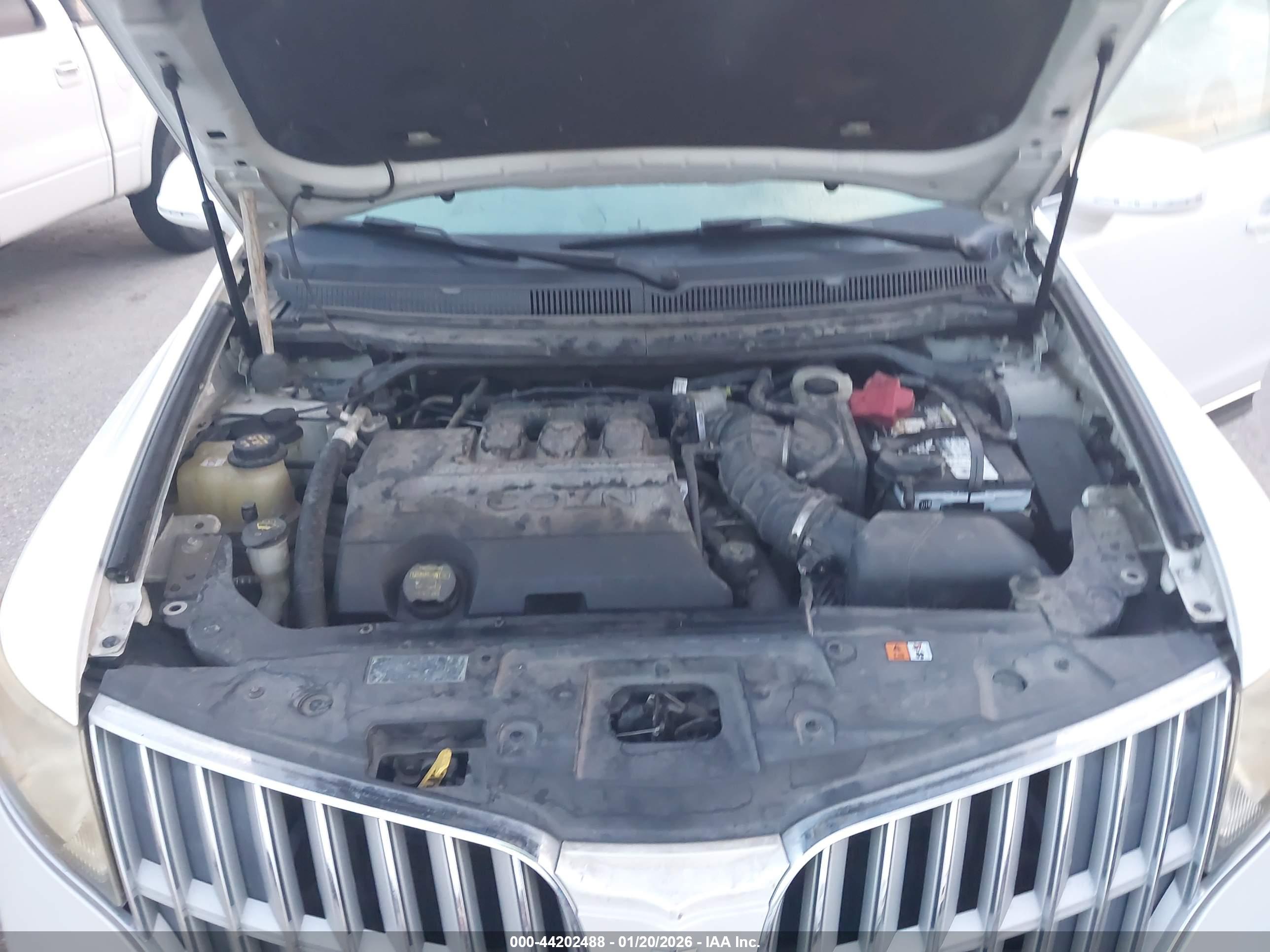 LINCOLN MKT image 10