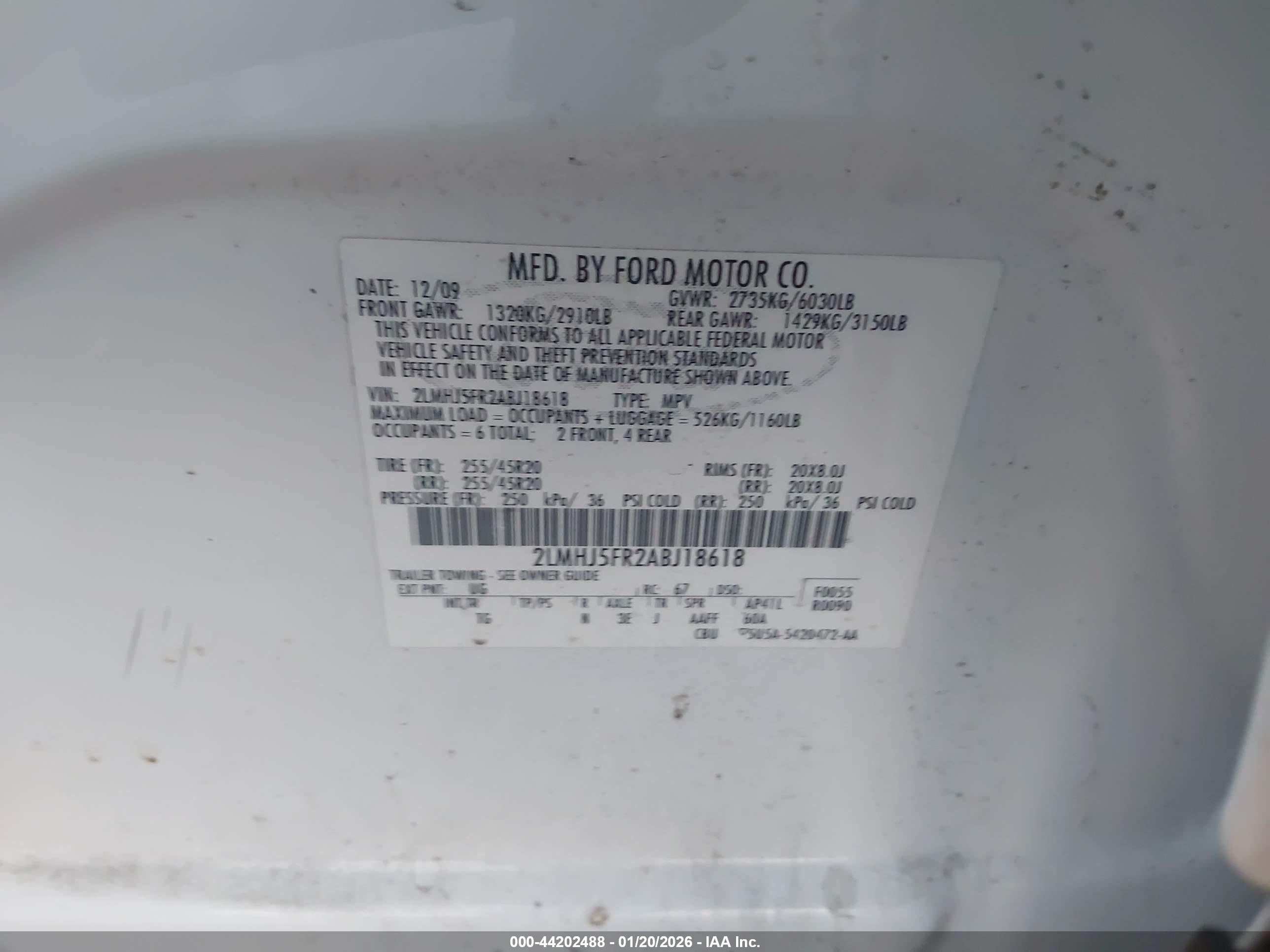 LINCOLN MKT image 9