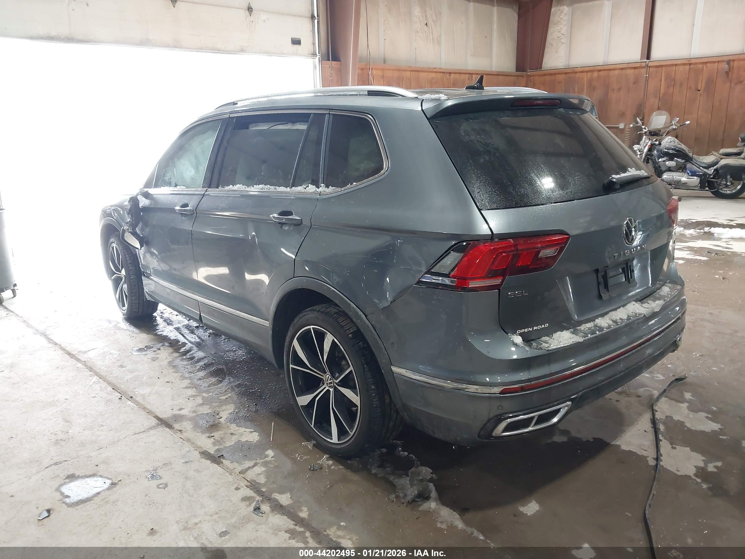 VOLKSWAGEN TIGUAN image 3