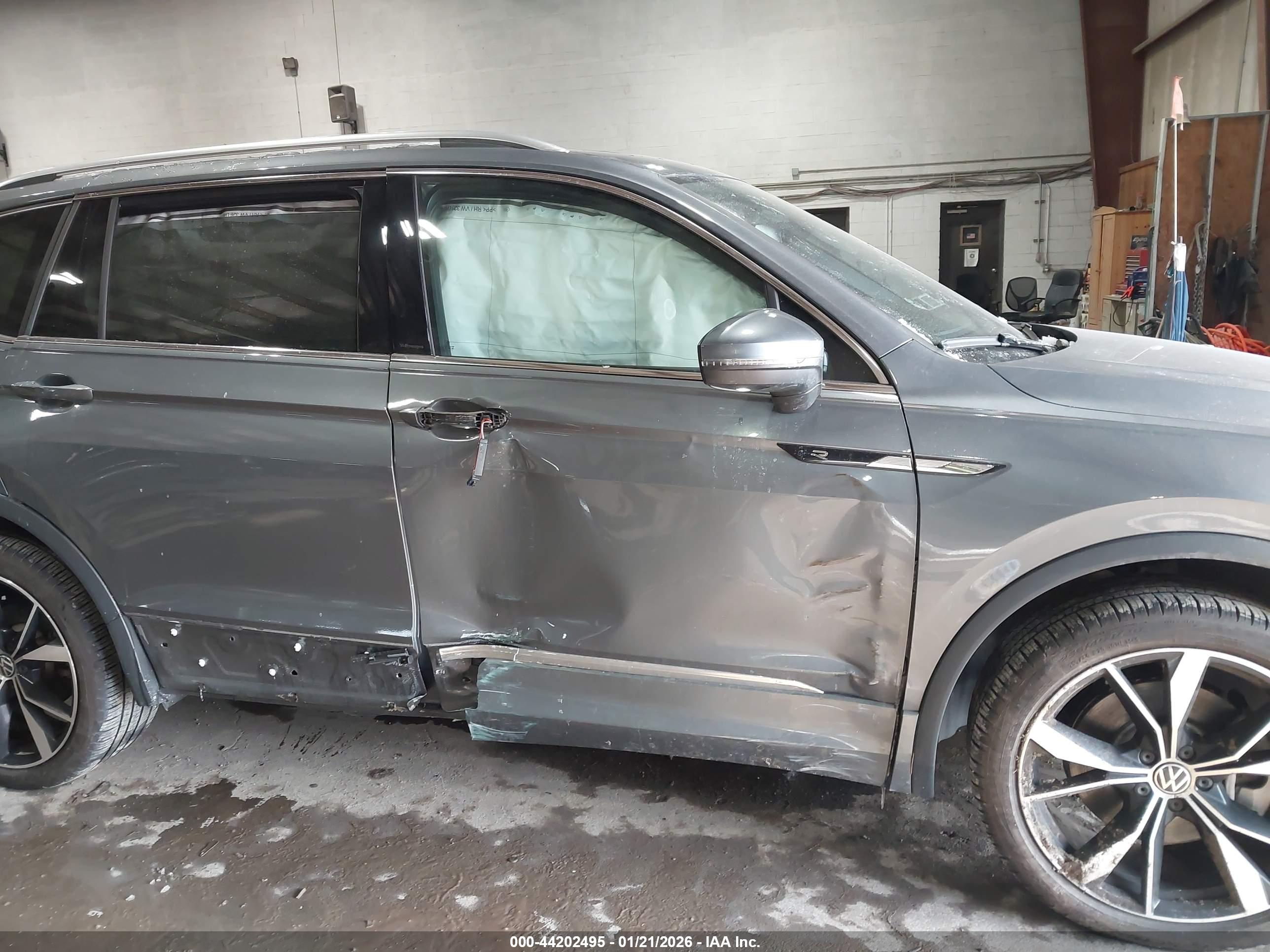 VOLKSWAGEN TIGUAN image 6